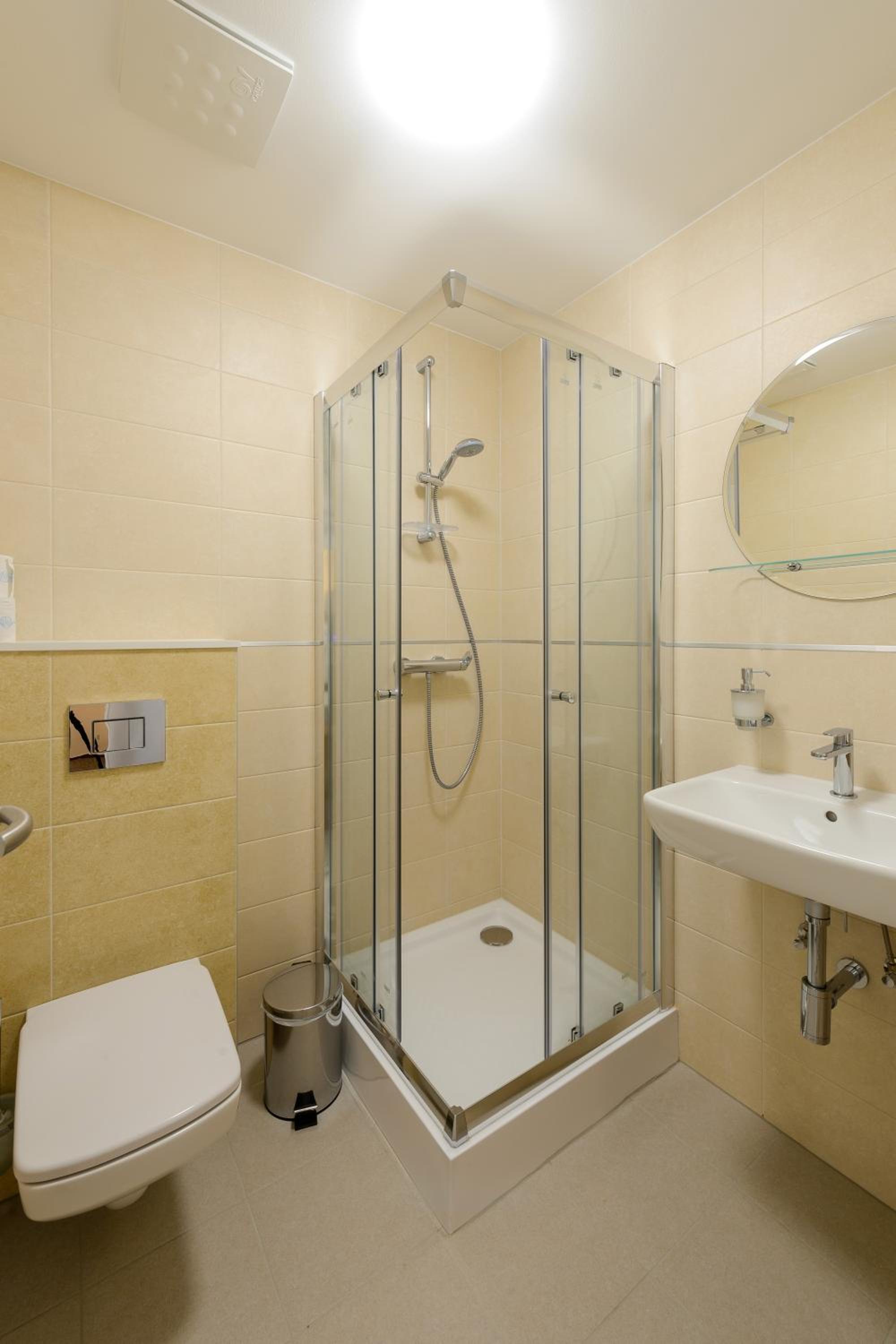 Standard Single Room with Shower photo 3
