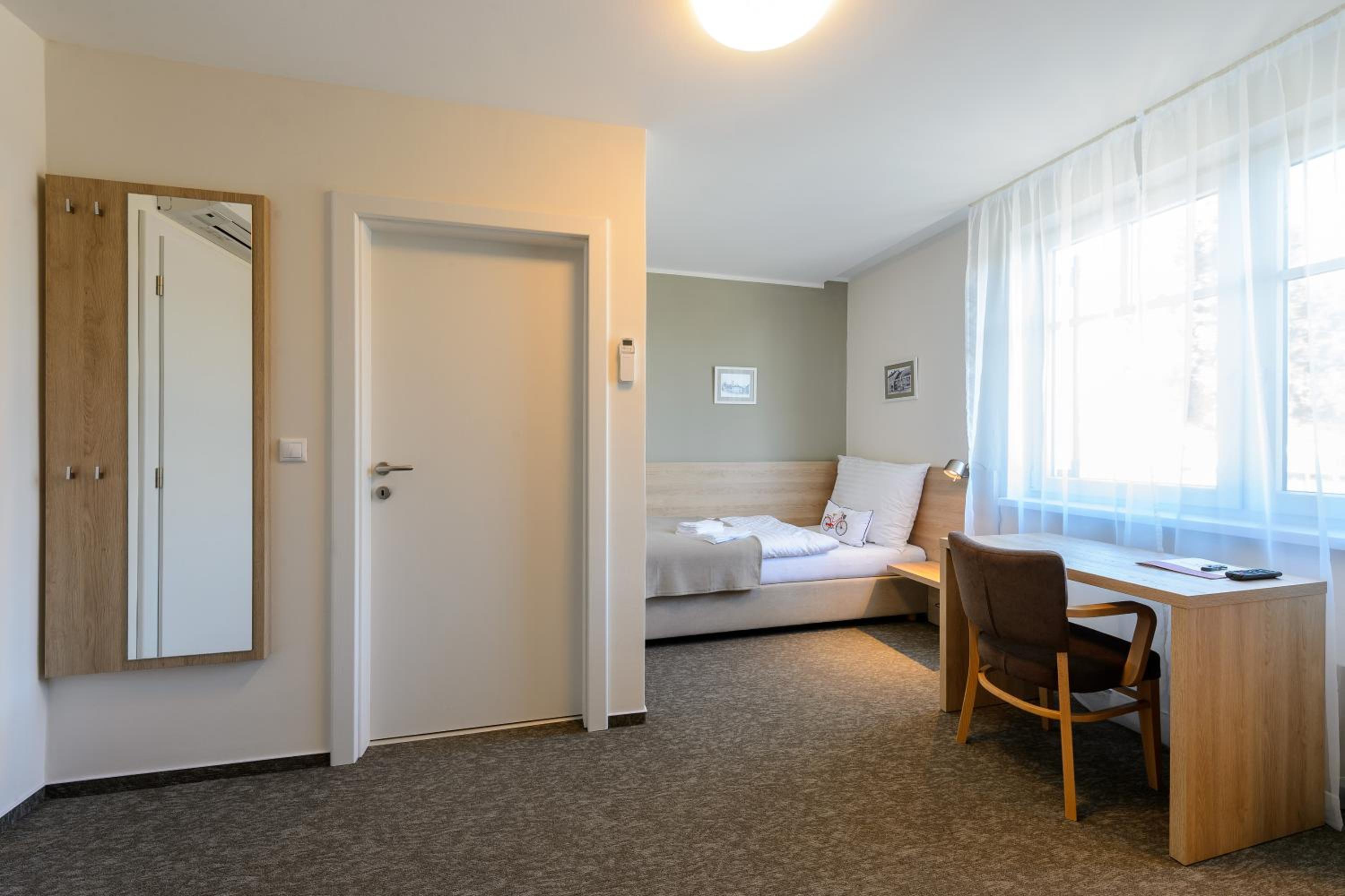 Standard Twin Room photo 3