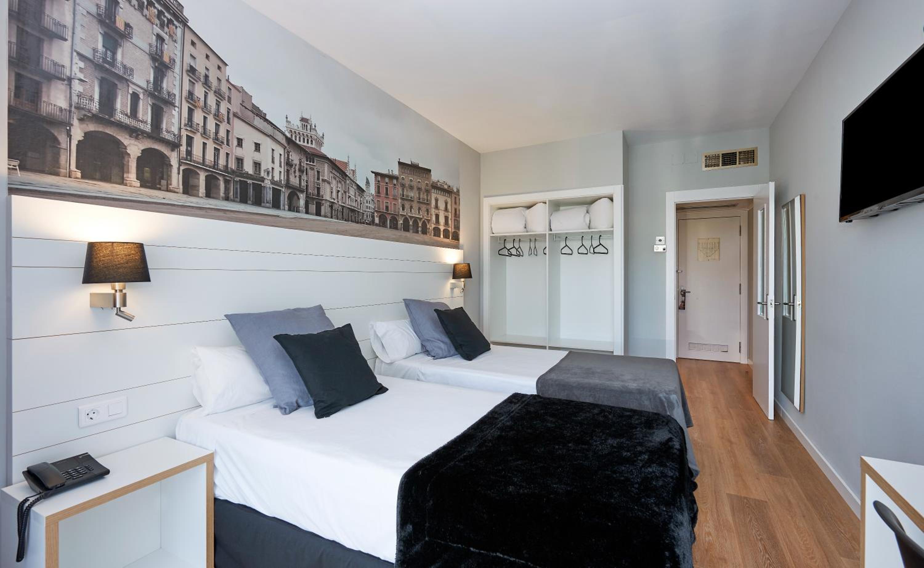 Standard Double Room - Photo 2