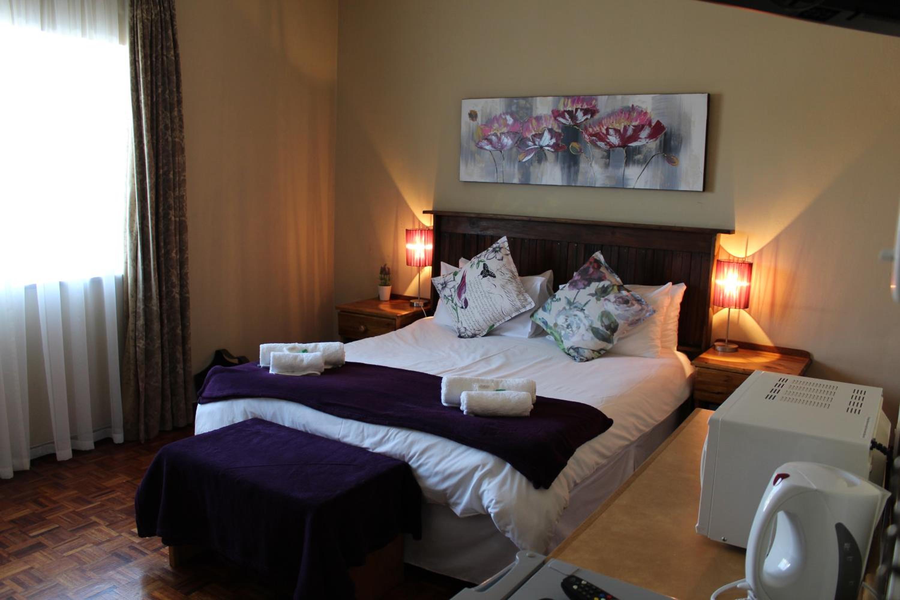 Standard Queen Room photo 1