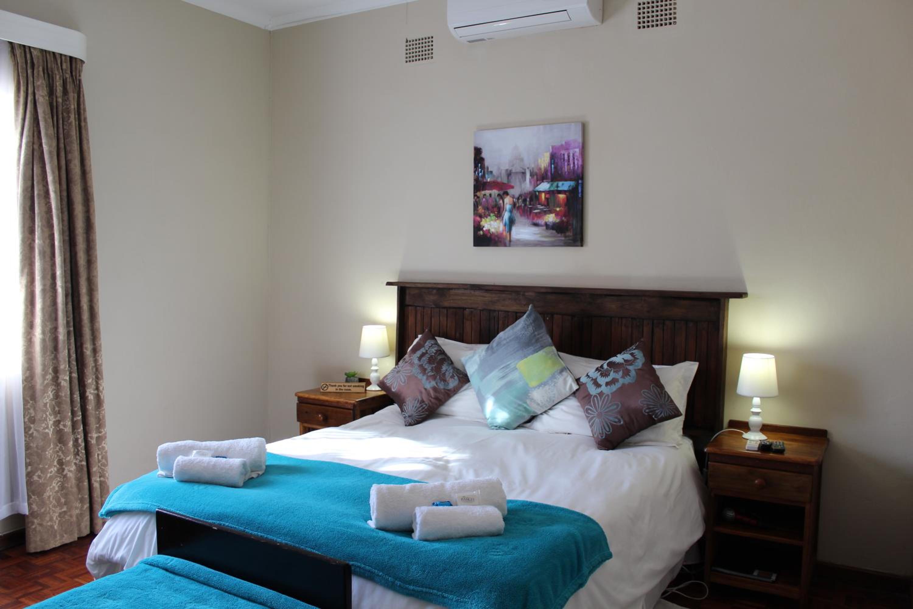 Standard Queen Room photo 3