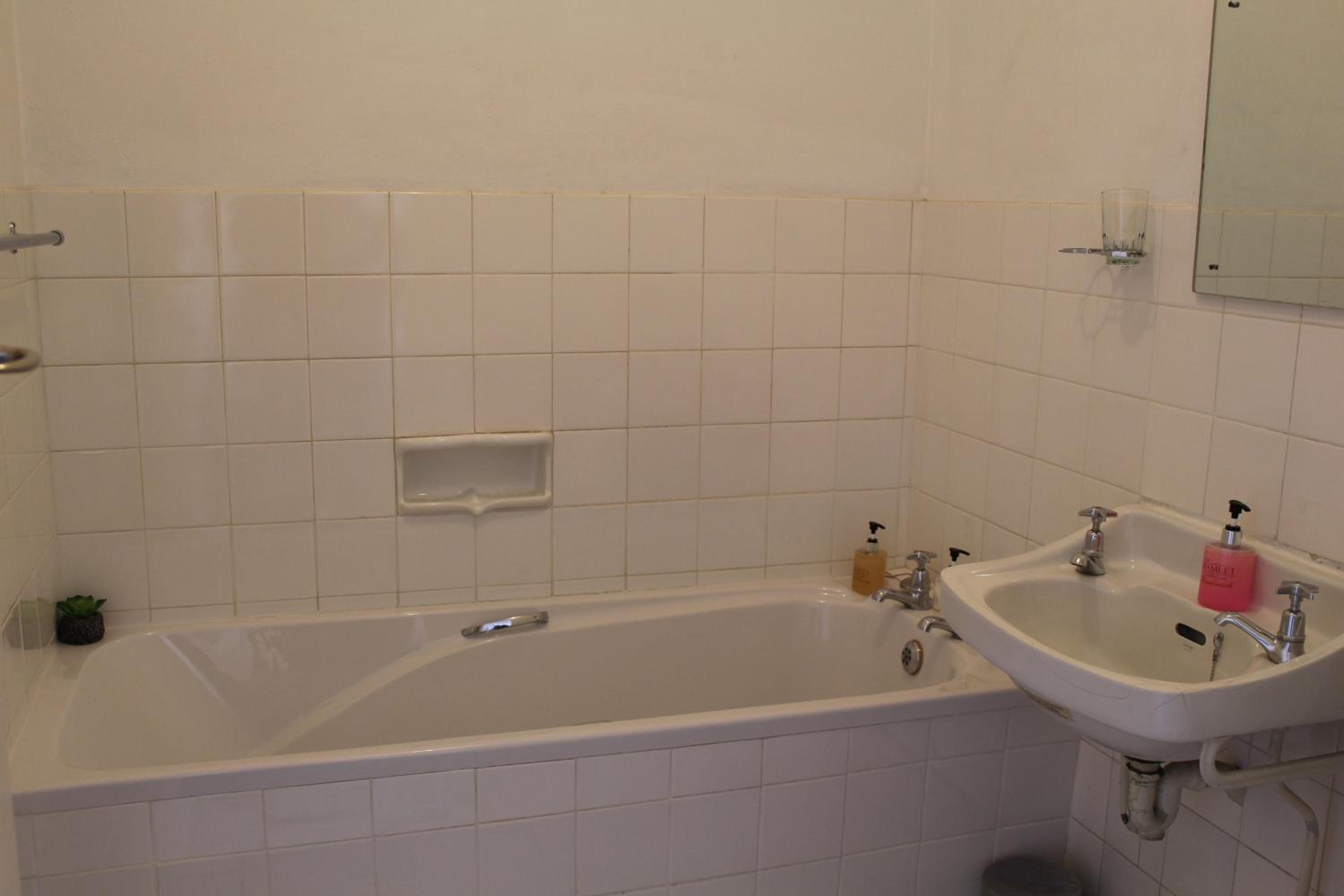 Standard Queen Room photo 2