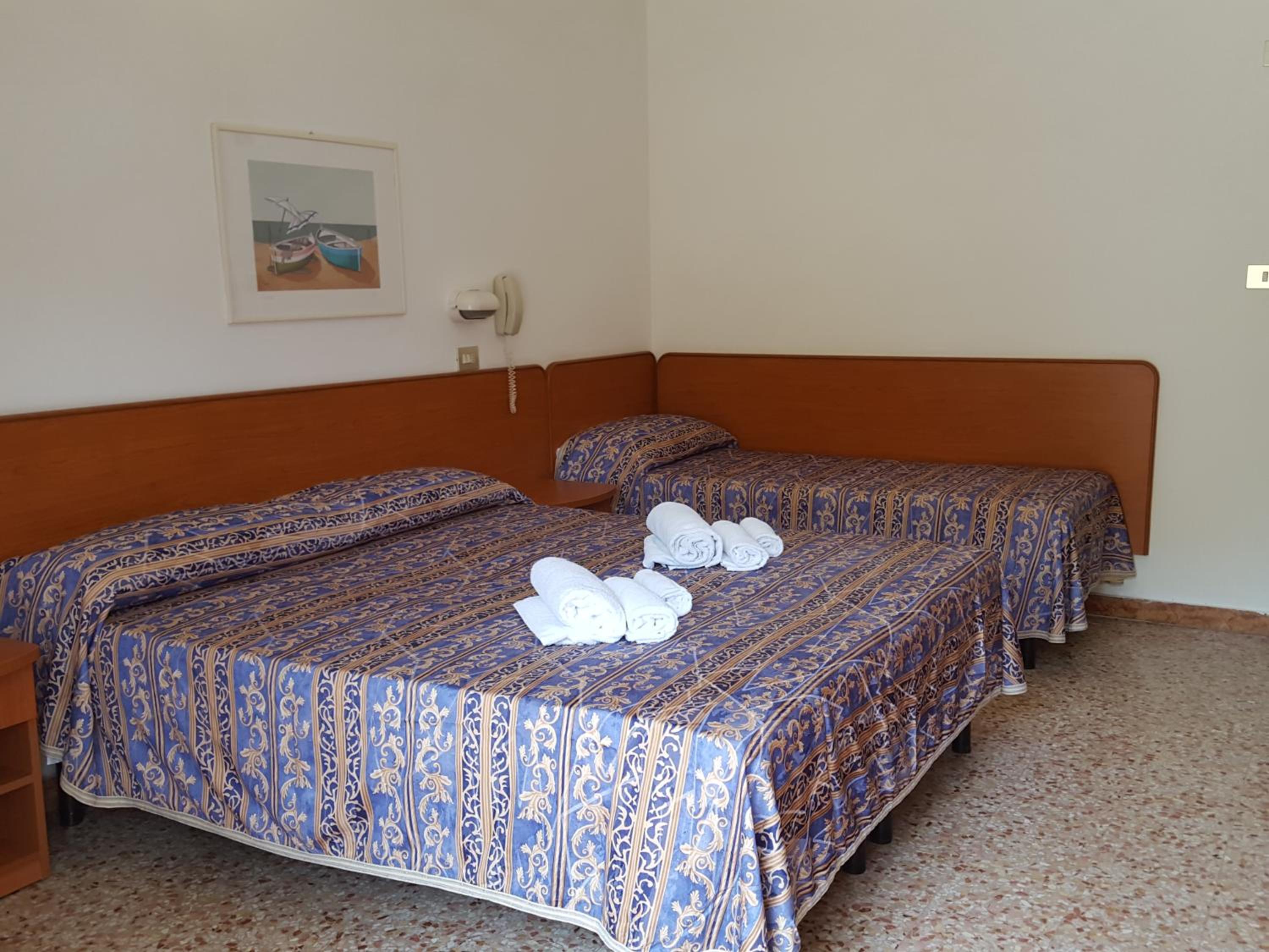 Family Room (2 Adults + 2 Children)