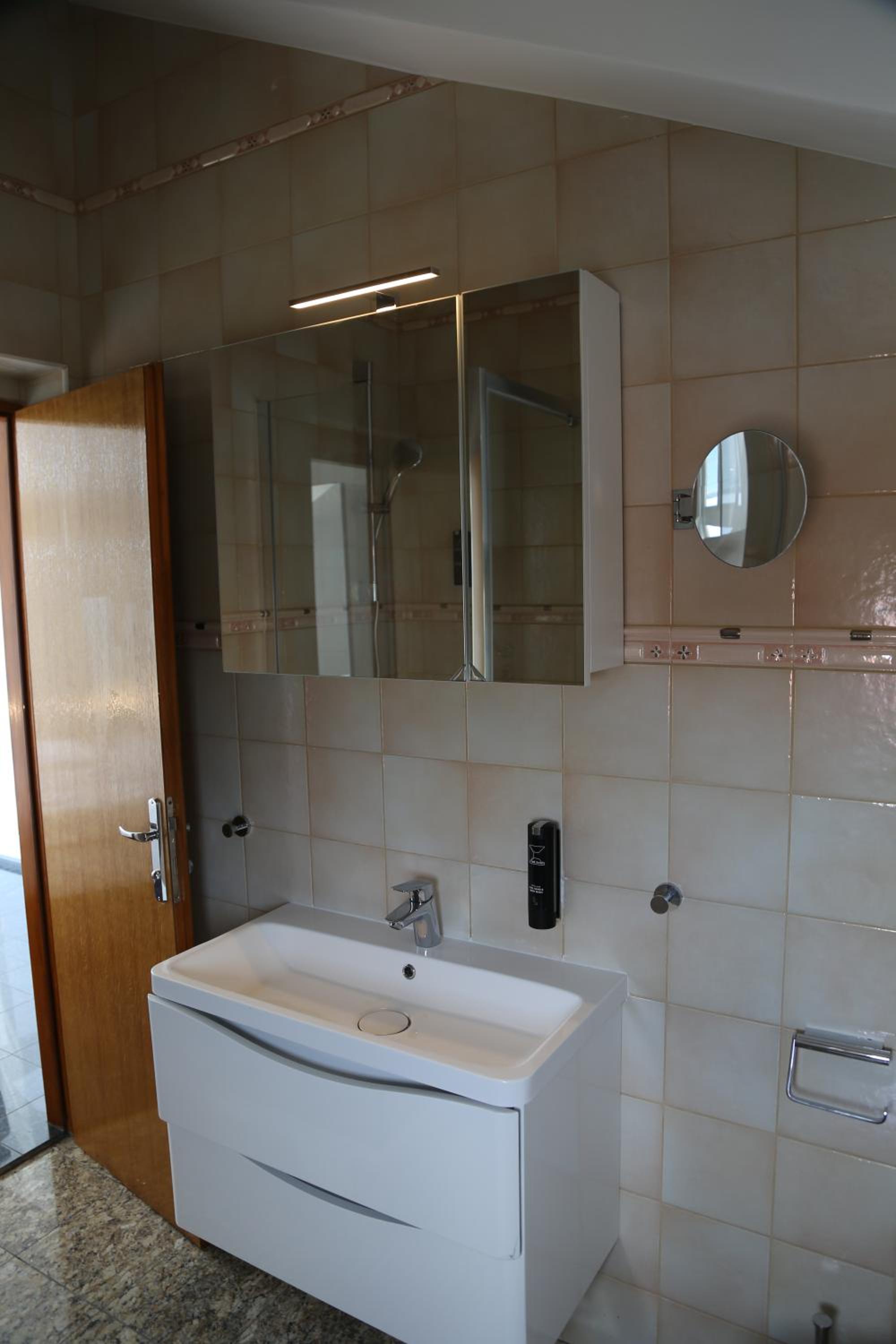 King Apartment with Garden View - Photo 7