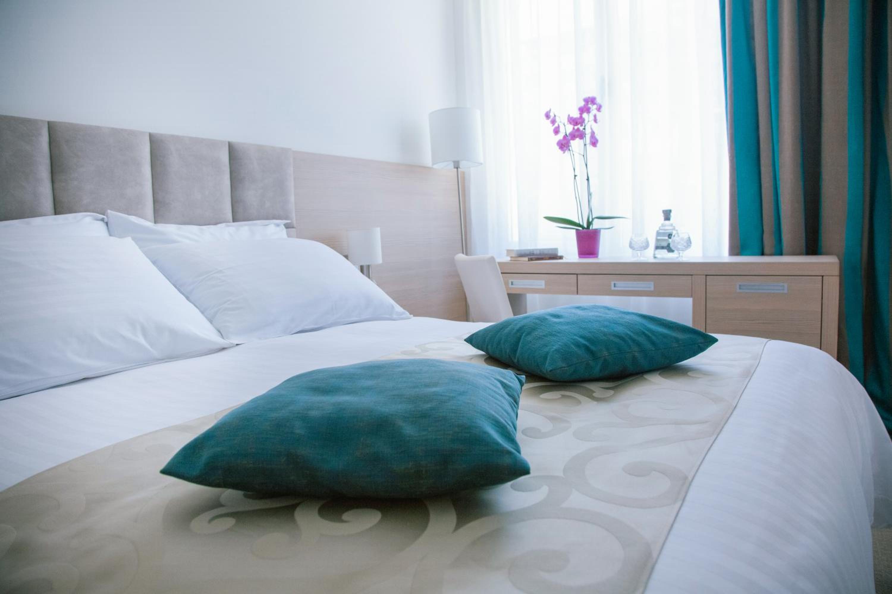 Double or Twin Room - Photo 6