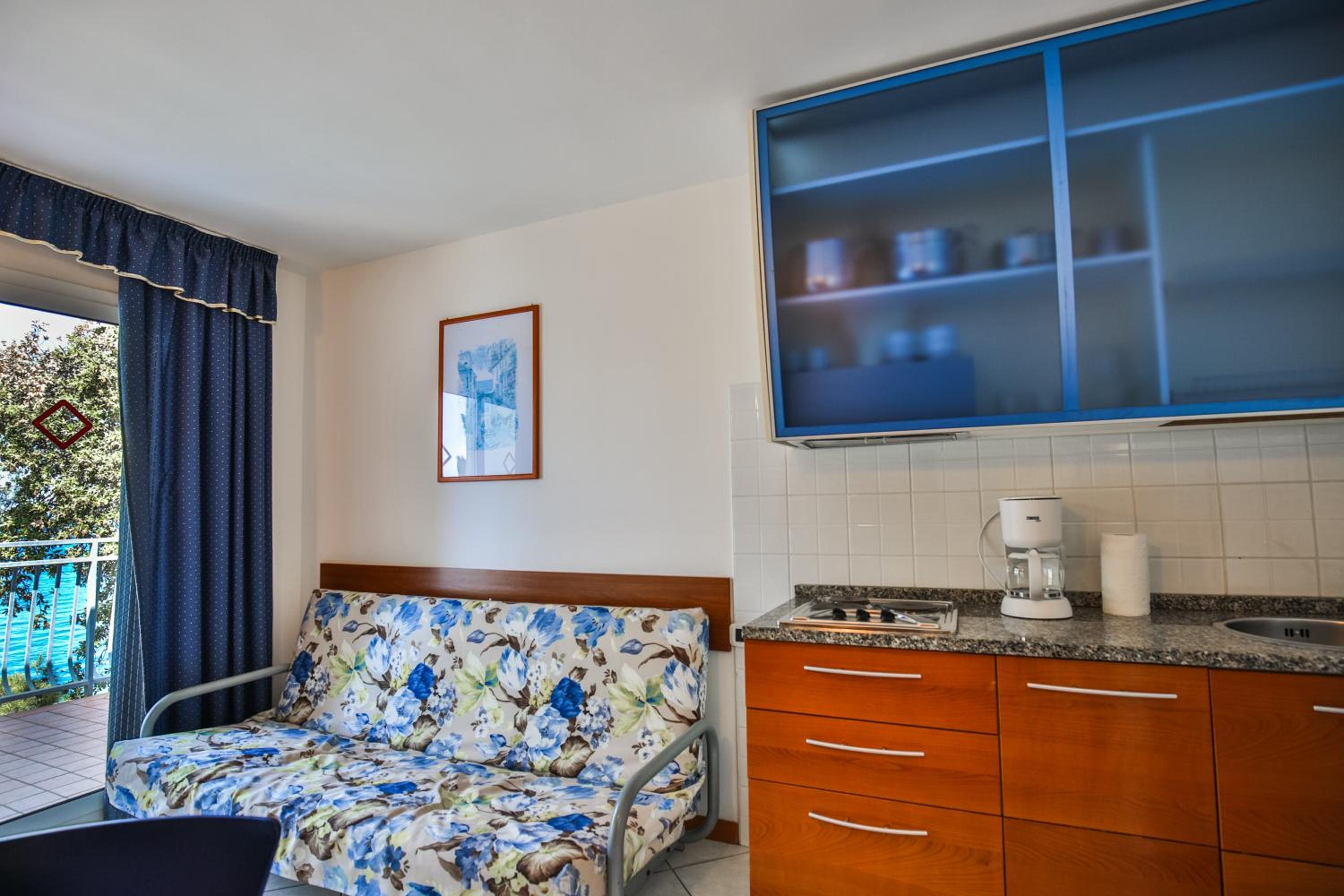 Superior One-Bedroom Apartment with Sea View (4 Adults)  photo 3