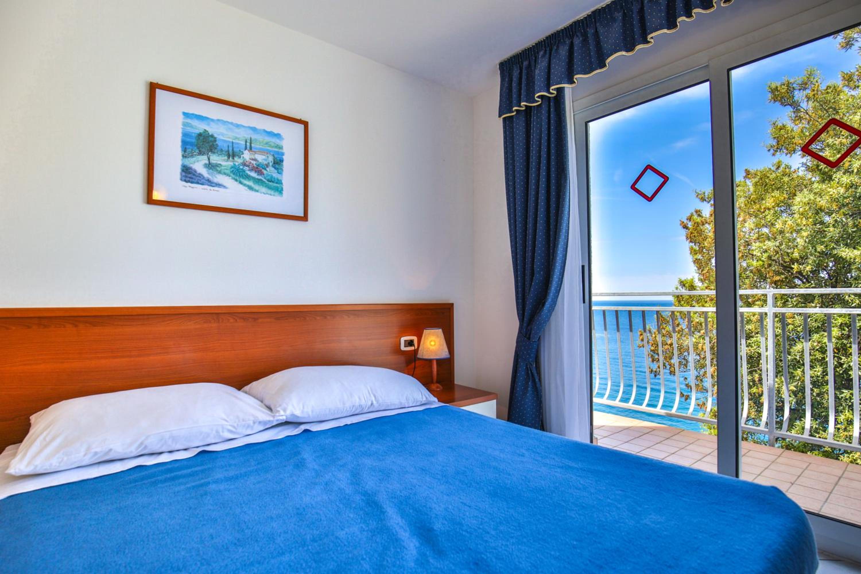 Superior One-Bedroom Apartment with Sea View (4 Adults)  photo 1