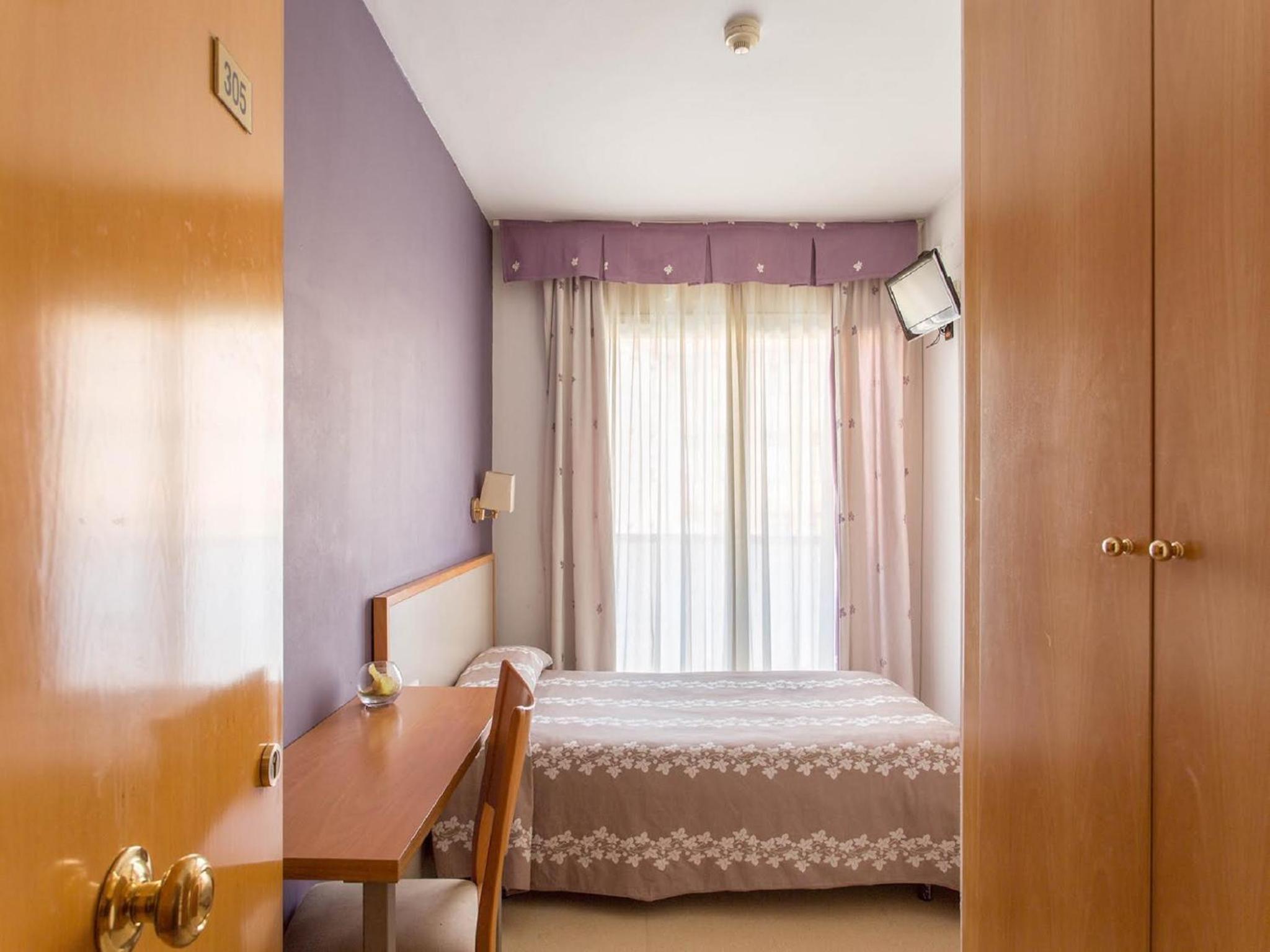 Single Room with Balcony photo 3