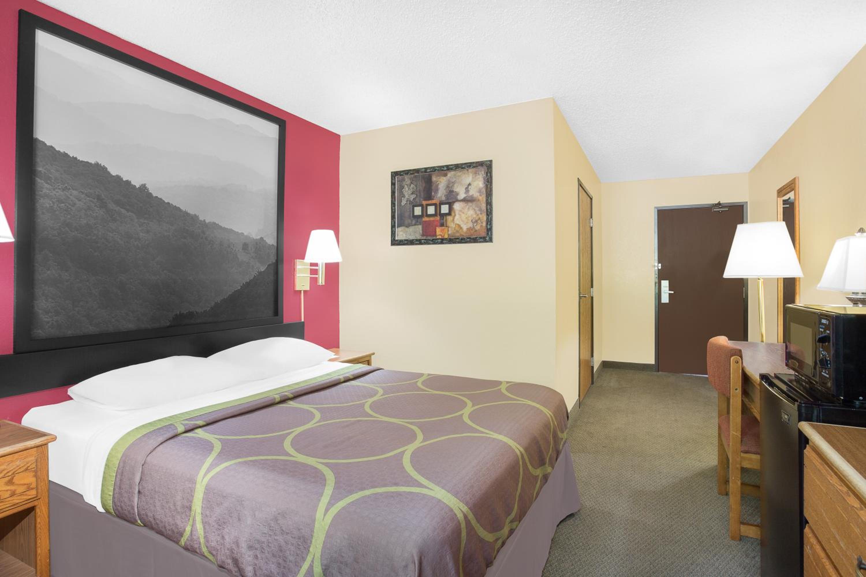 Queen Room - Non-Smoking - Photo 5