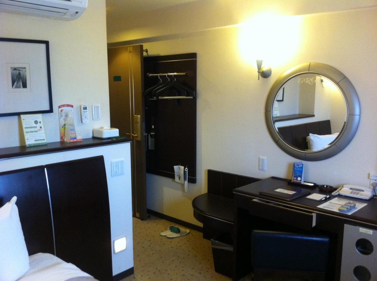 Single Room - Smoking photo 3