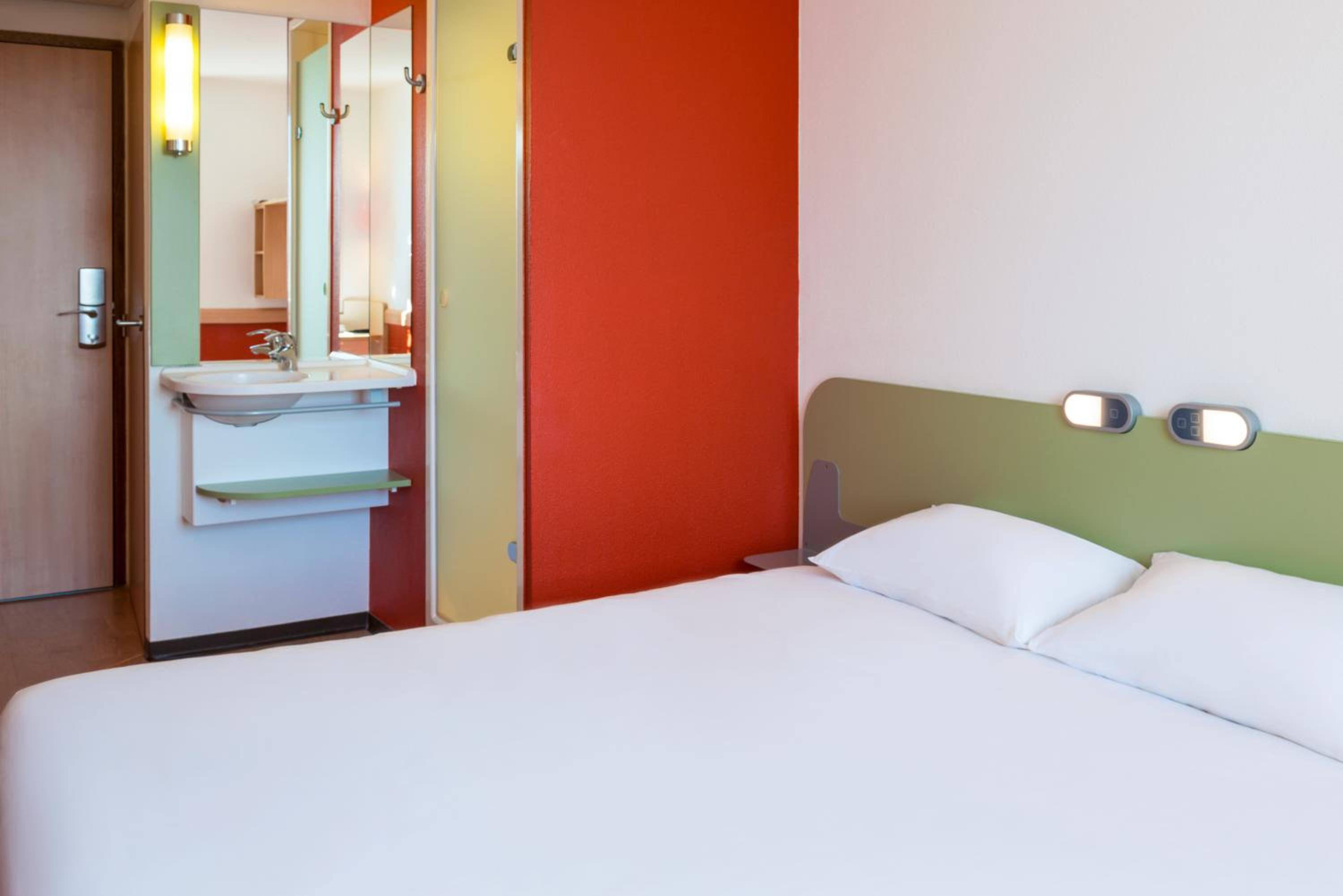 Standard Queen Room - Photo 2