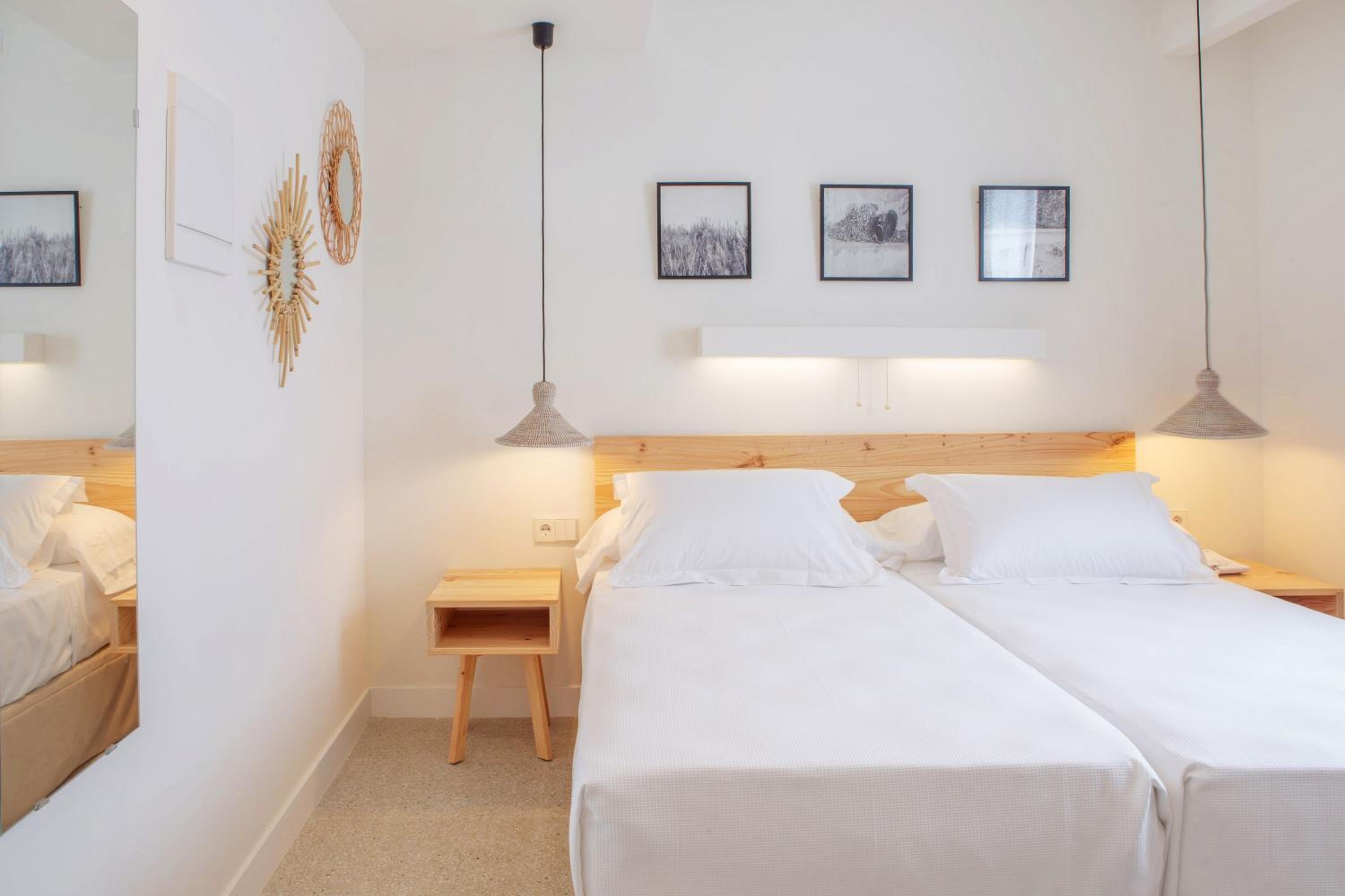 Twin Room - Photo 5