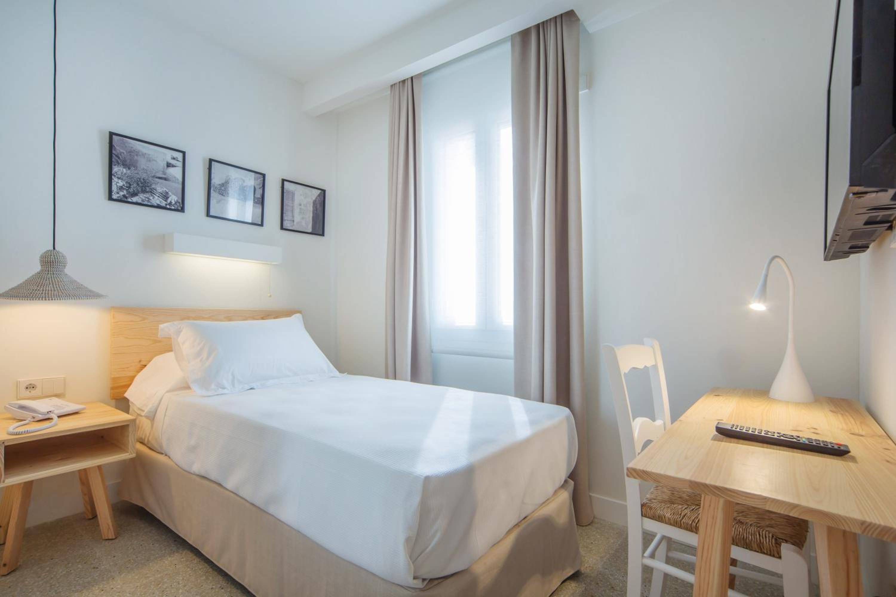 Single Room photo 2
