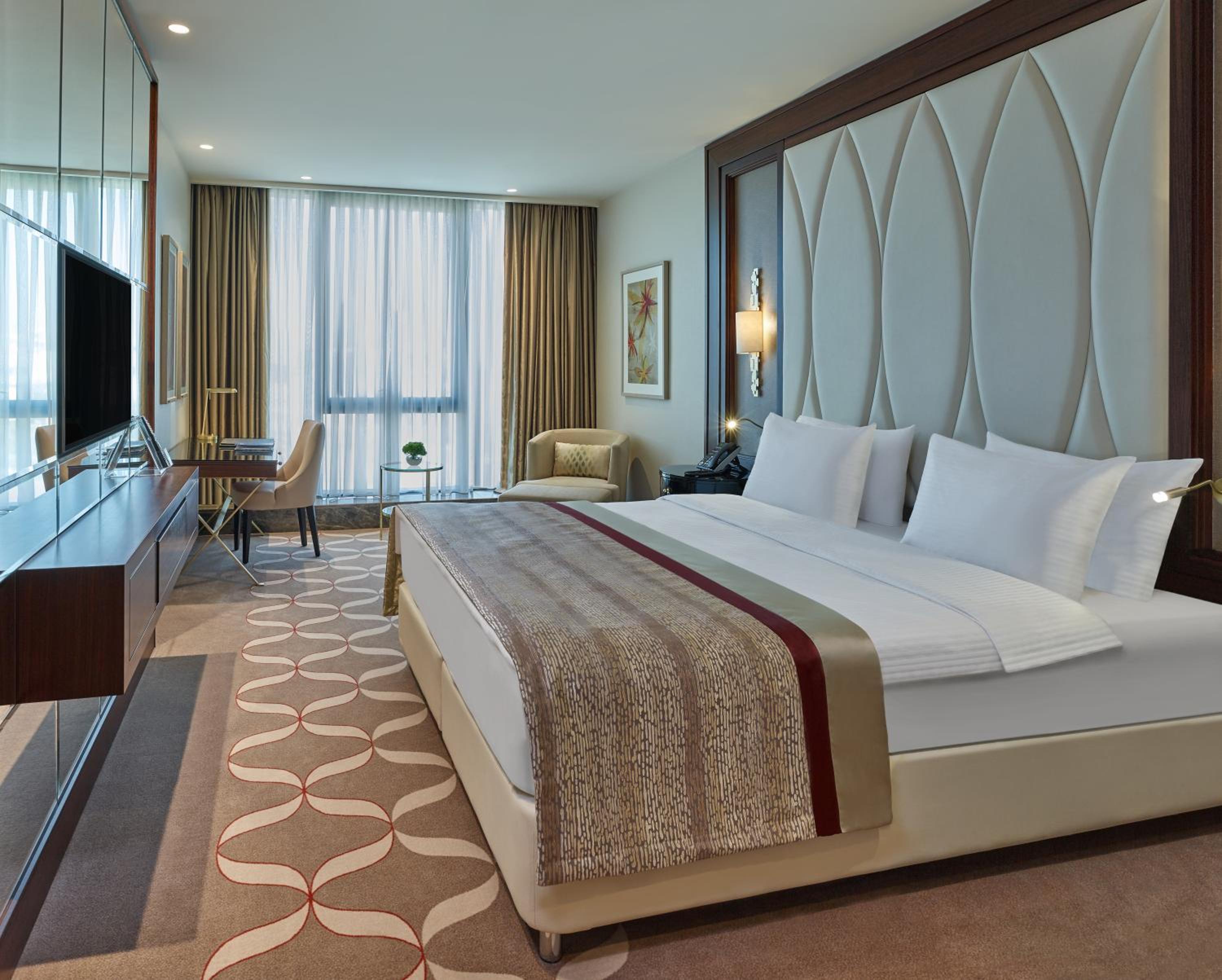 Deluxe Room with Queen Size Bed photo 2