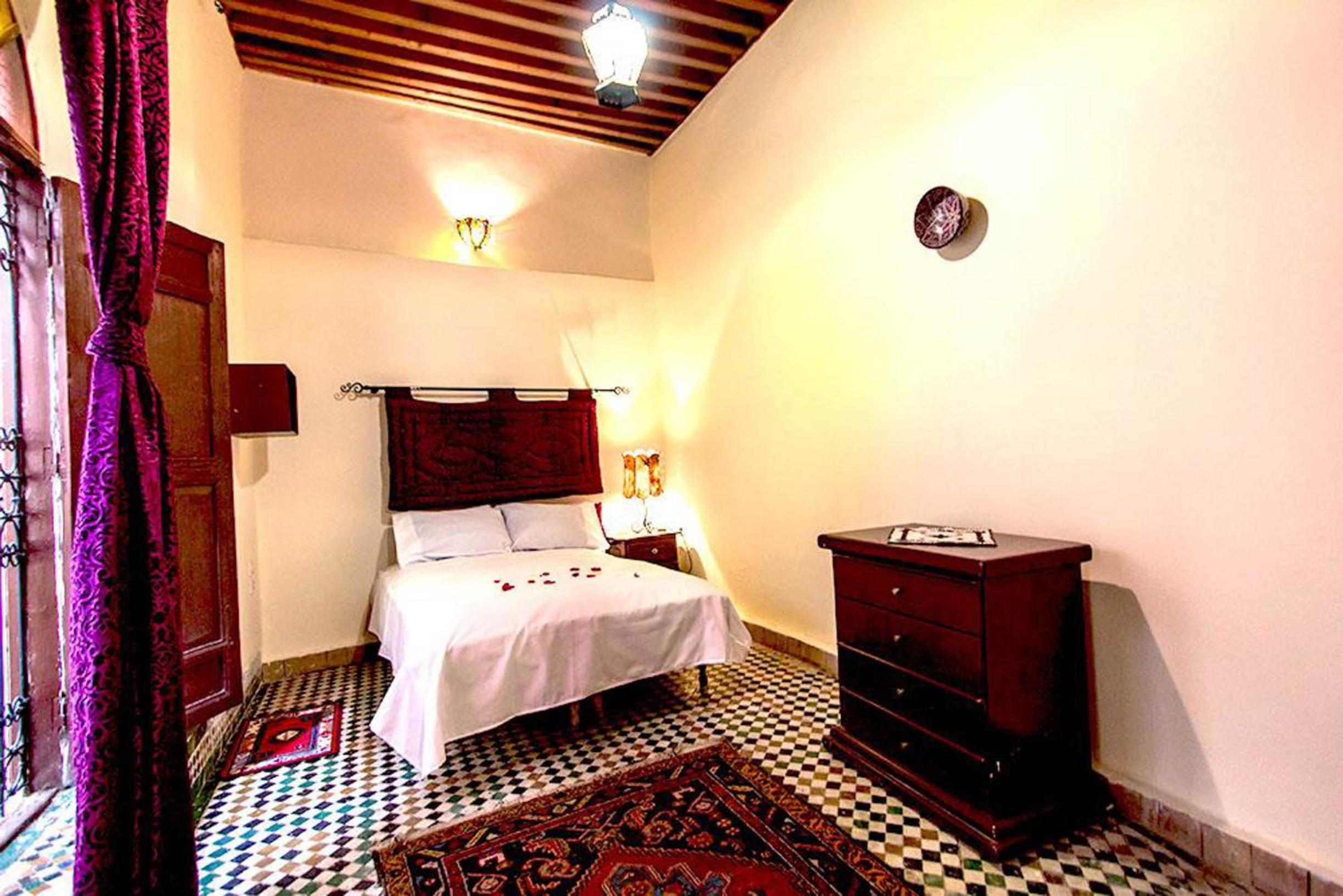 Deluxe Double Room with Shower - Photo 3
