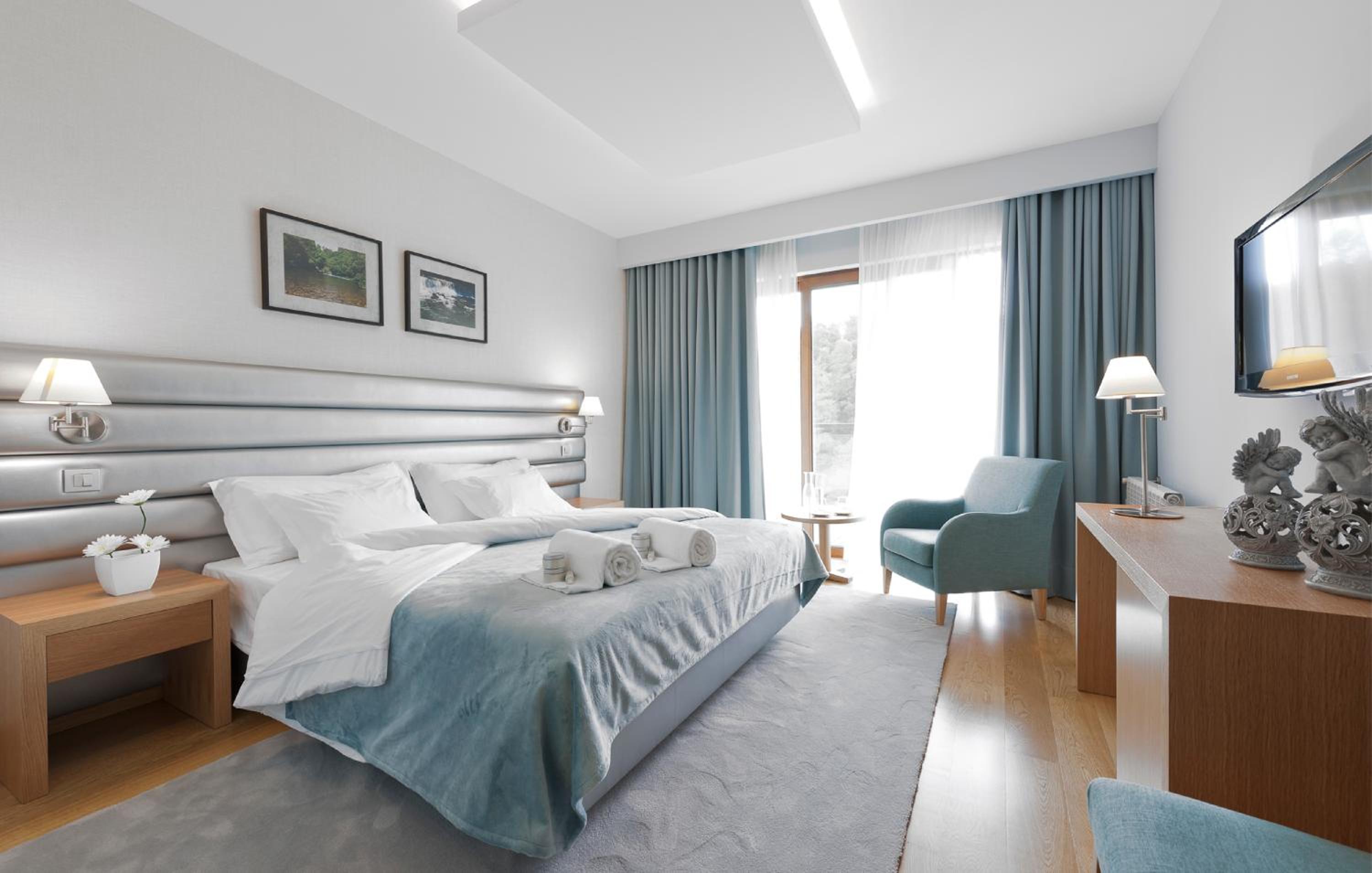 Double Room with River View - Photo 1