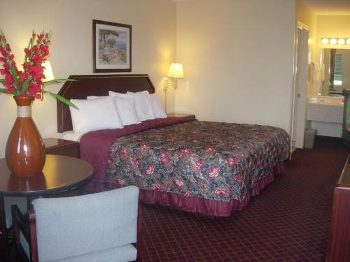 King Room - Non-Smoking photo 1