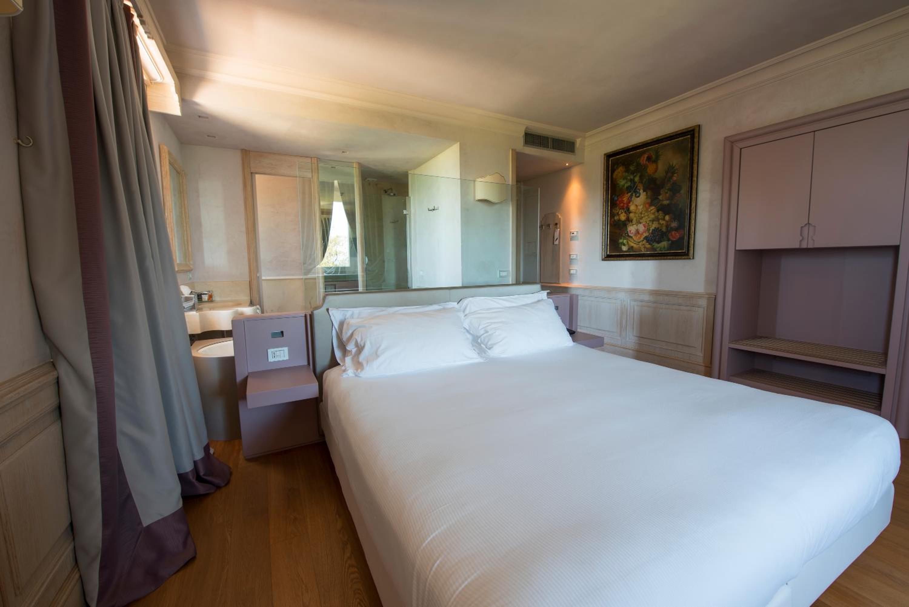 Prestige Double Room with Sea View - Photo 4