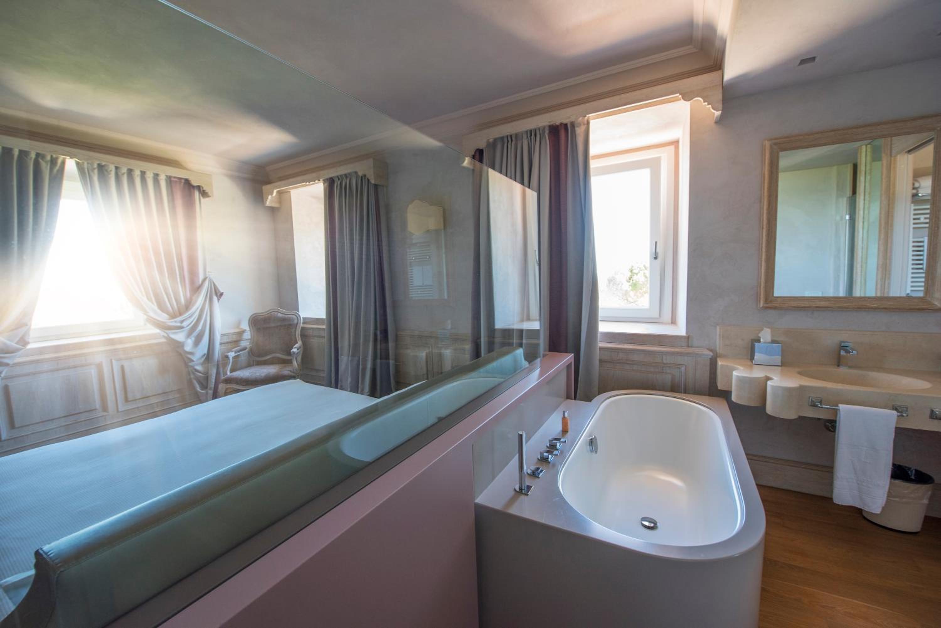 Prestige Double Room with Sea View - Photo 8