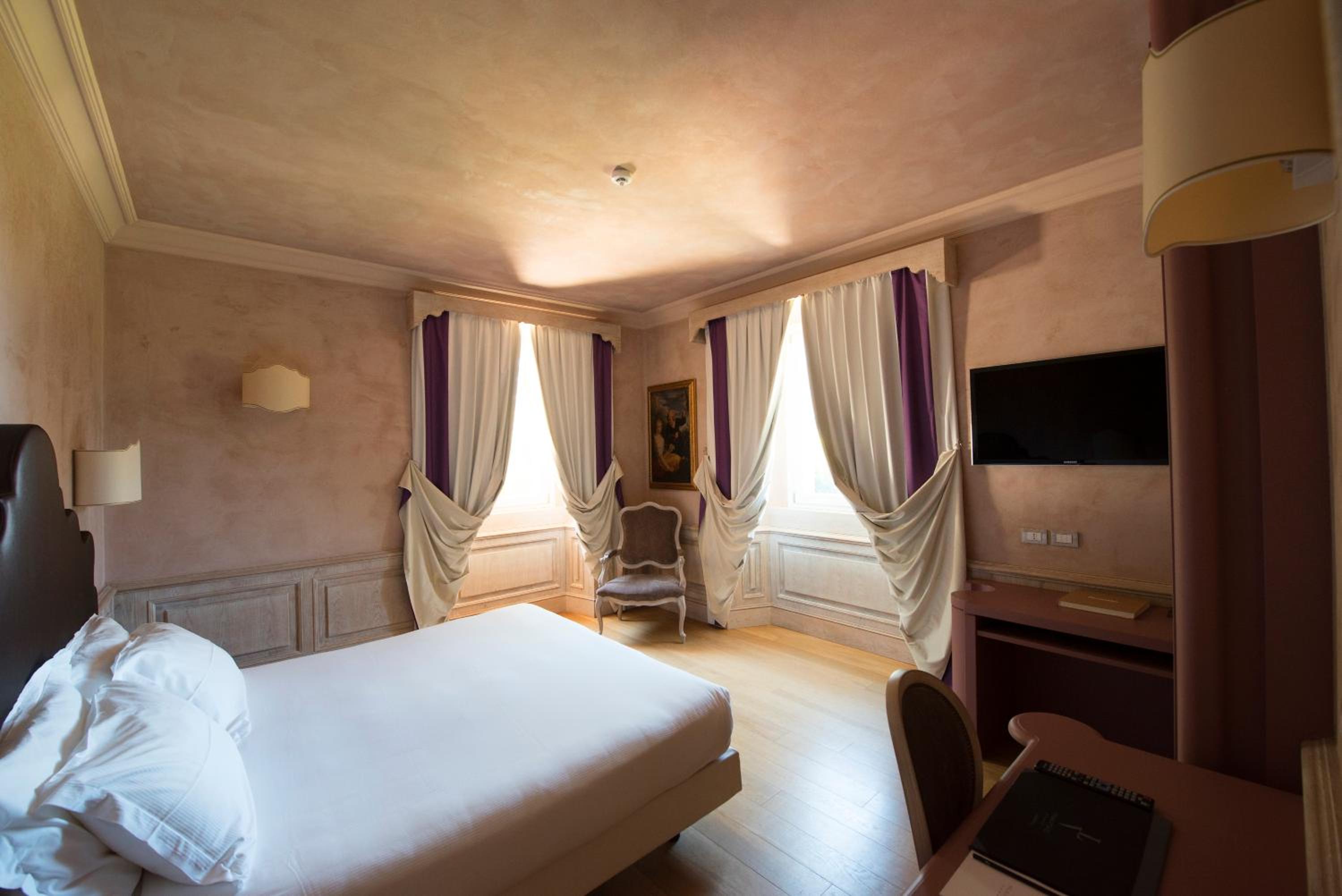 Deluxe Double Room with Sea View - Photo 6