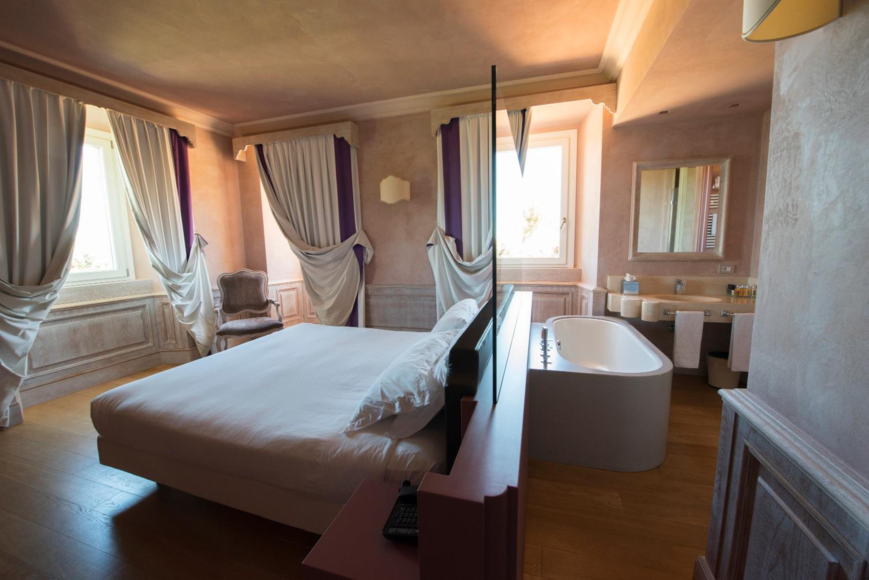 Prestige Double Room with Sea View - Photo 3