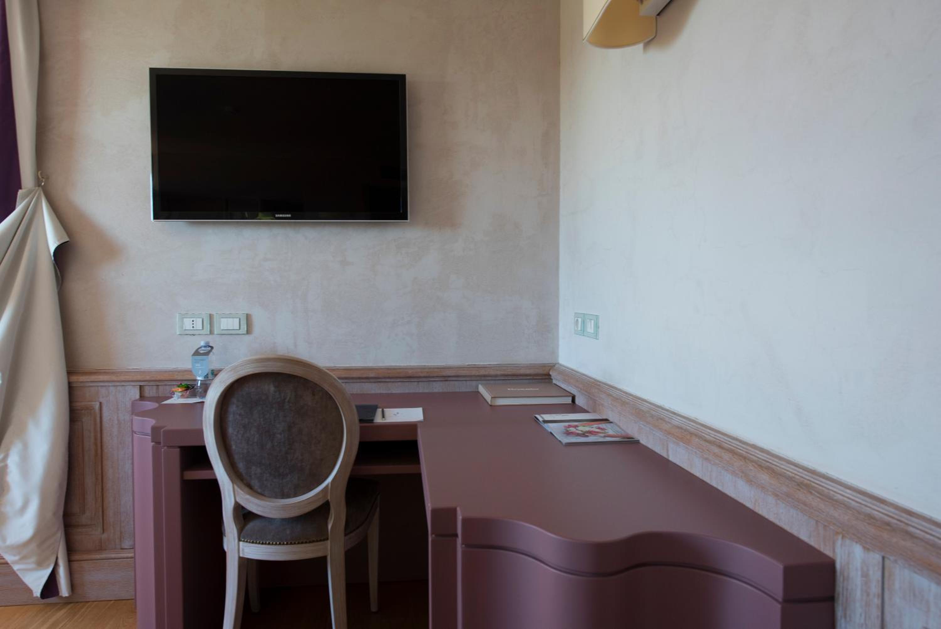 Deluxe Double Room with Garden View - Photo 9