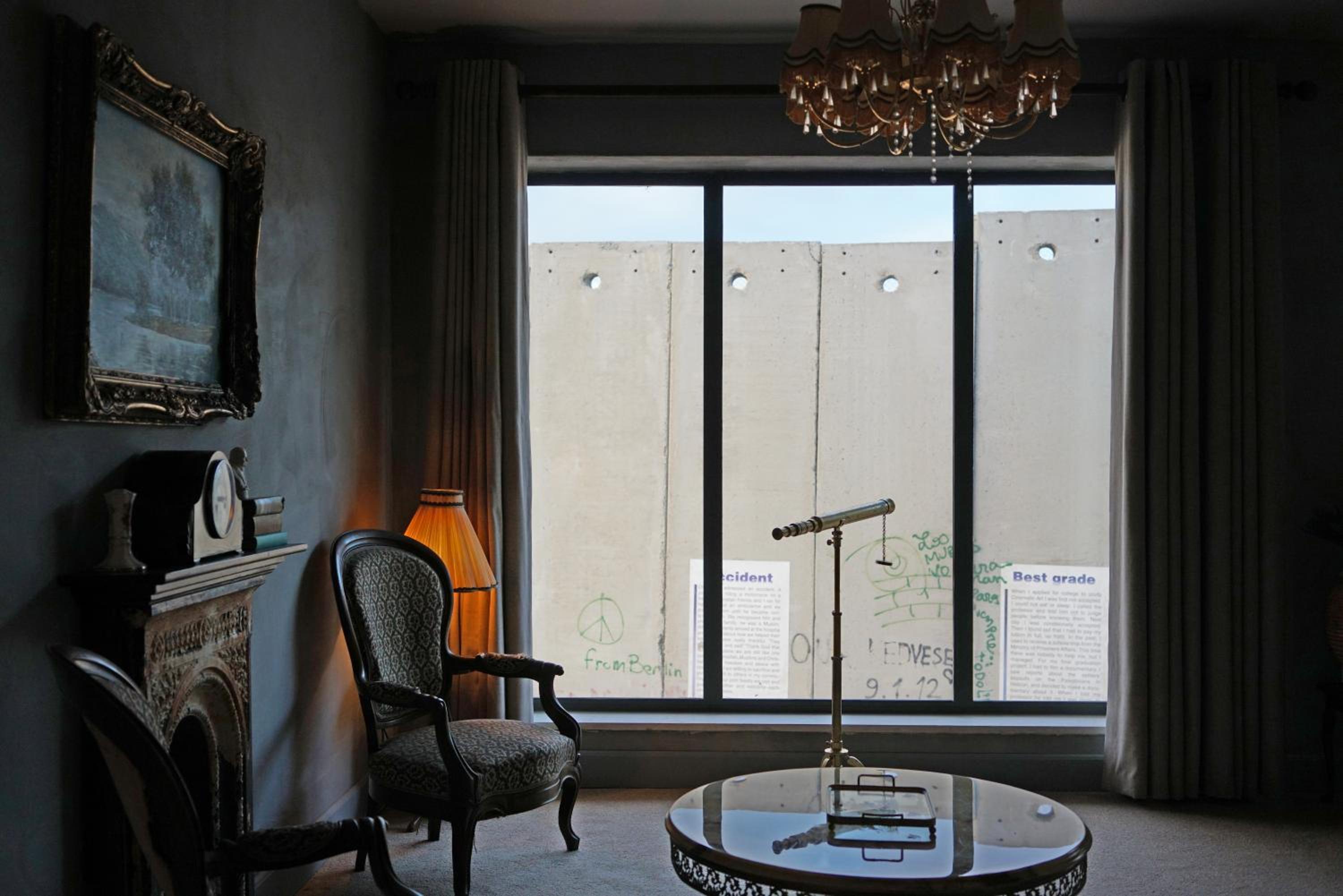Banksy Scenic Suite photo 3