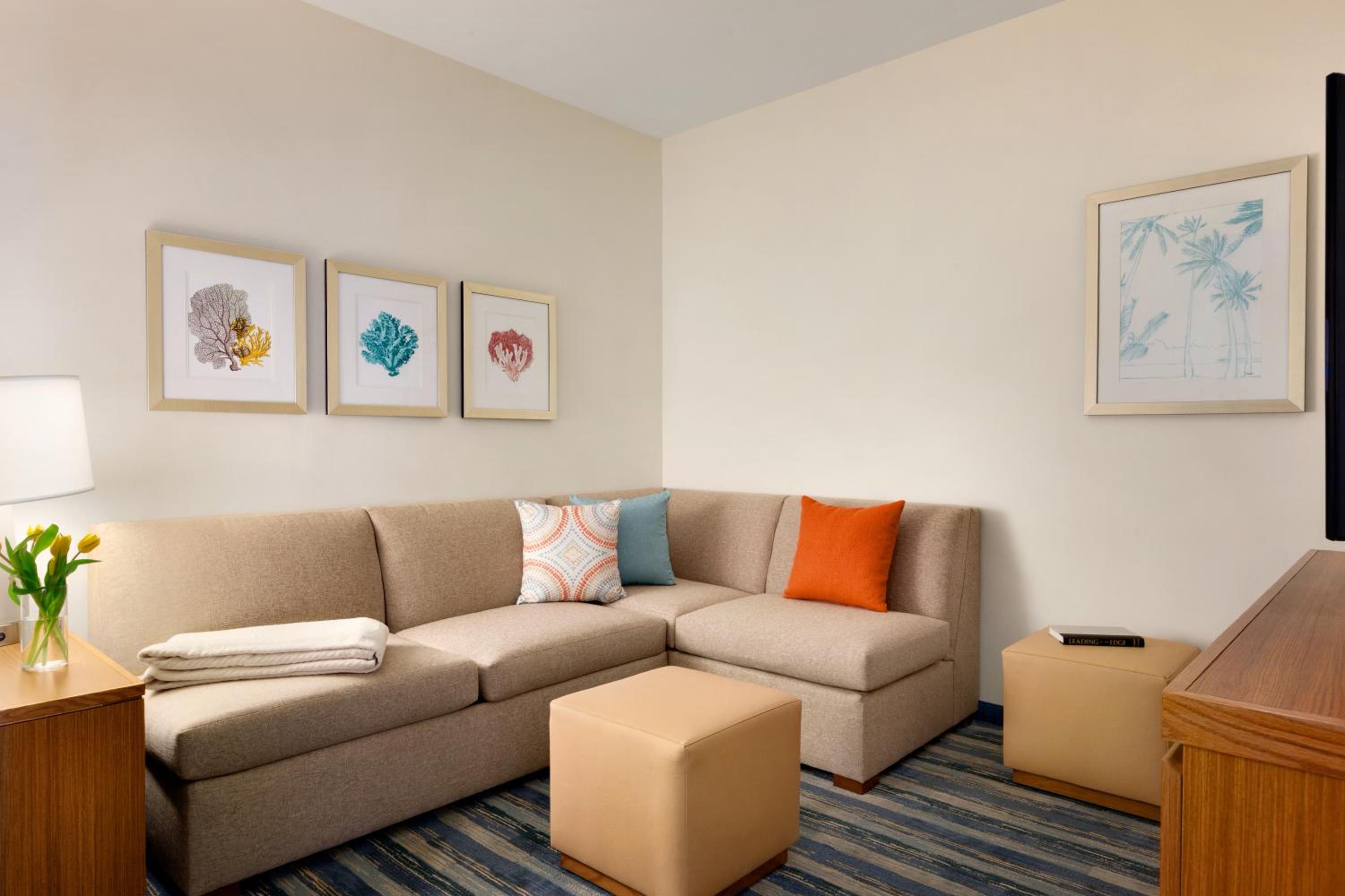 Oceanfront Studio Suite with Two Queen Beds and Sofa Bed - Photo 3