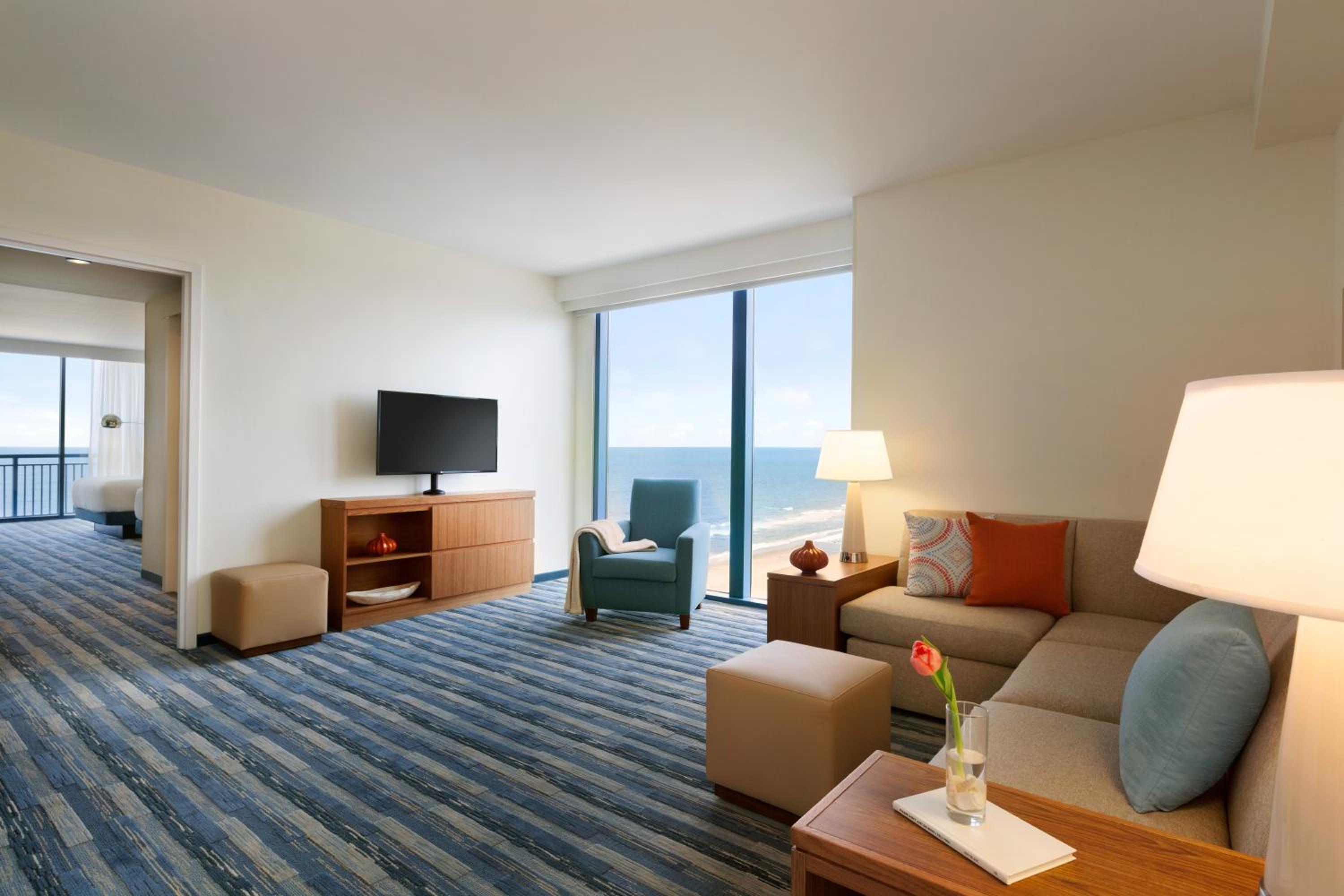 One-Bedroom Suite with Two Queen Beds - Oceanfront - Photo 9