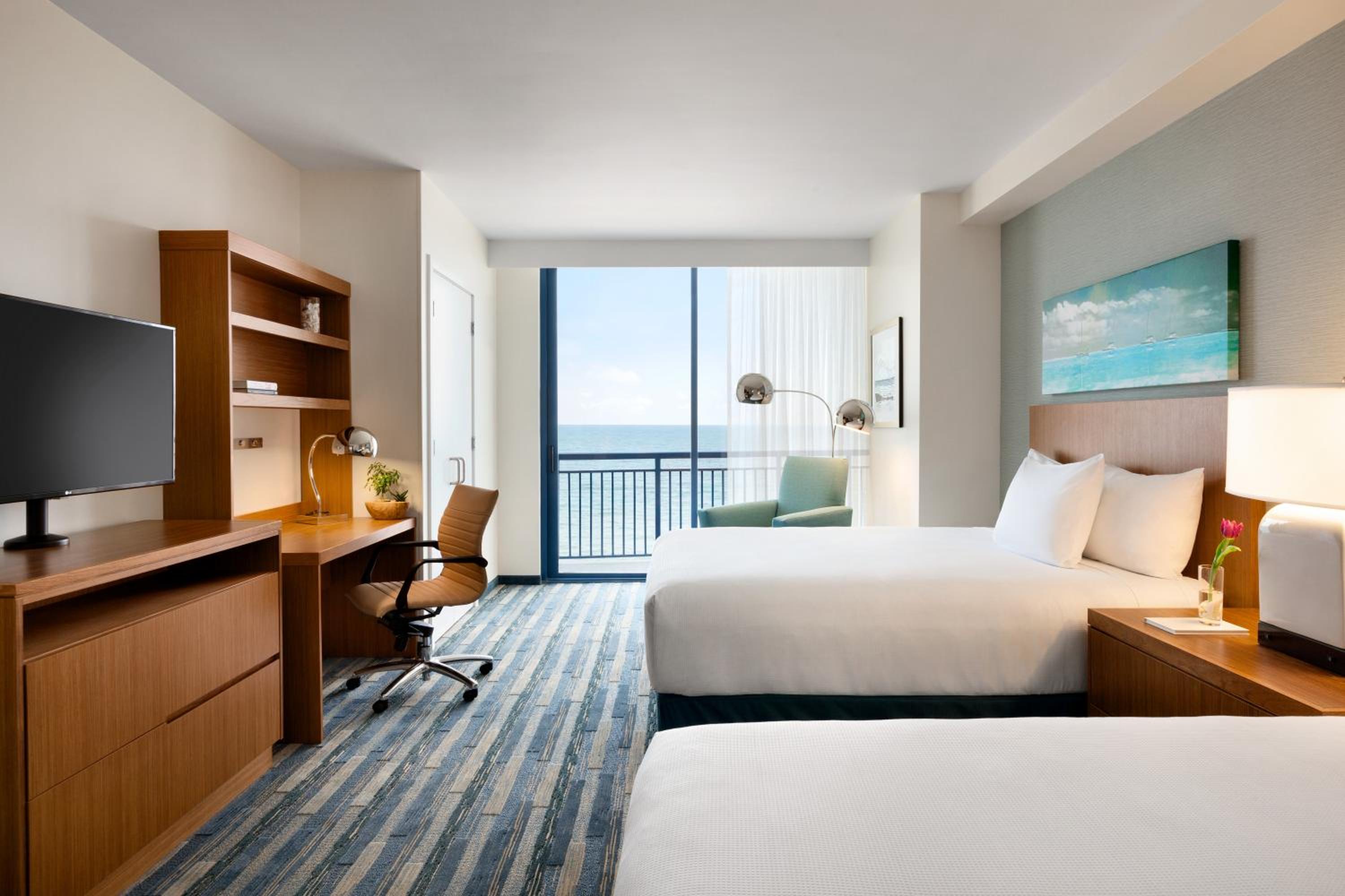 One-Bedroom Suite with Two Queen Beds - Oceanfront - Photo 4