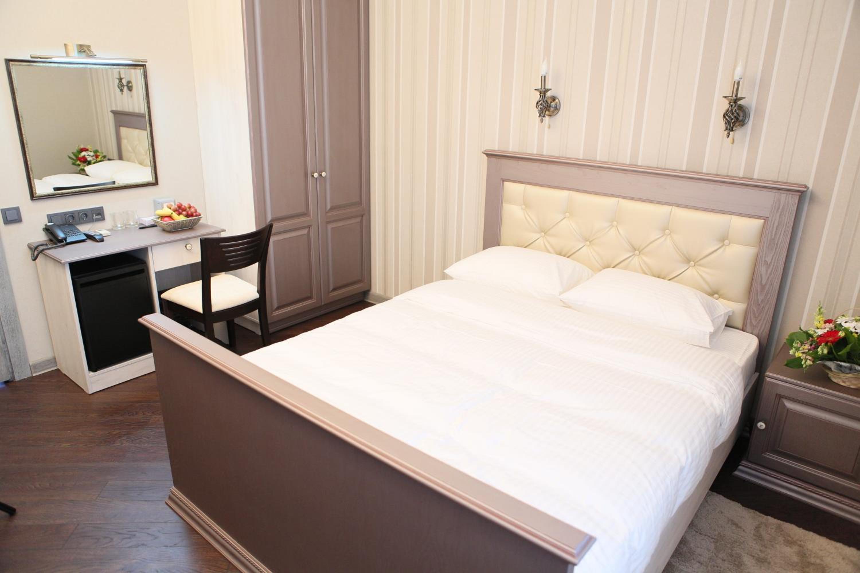 Economy Double Room with Shared Bathroom photo 1