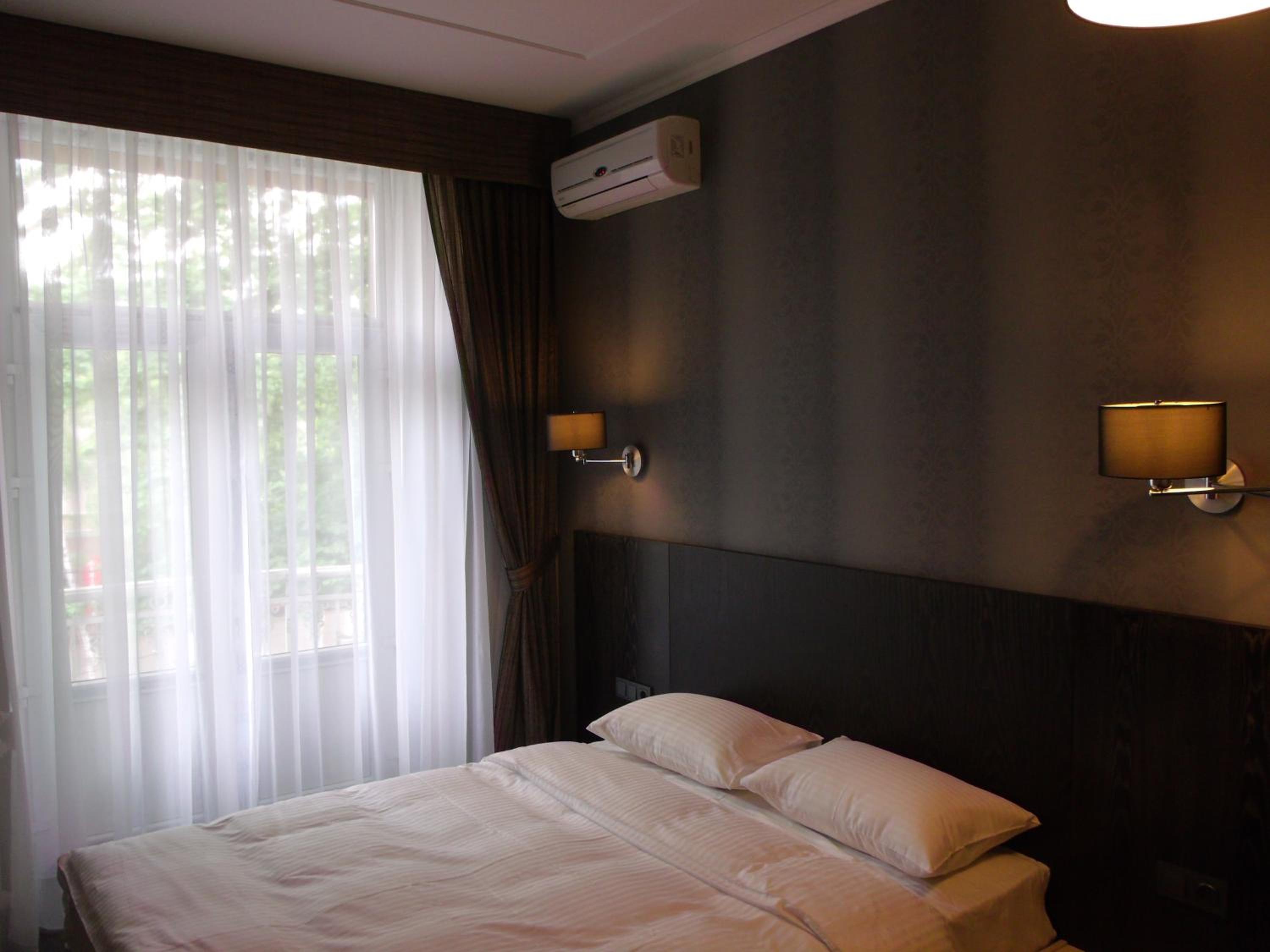 Economy Double Room with Shared Bathroom photo 2