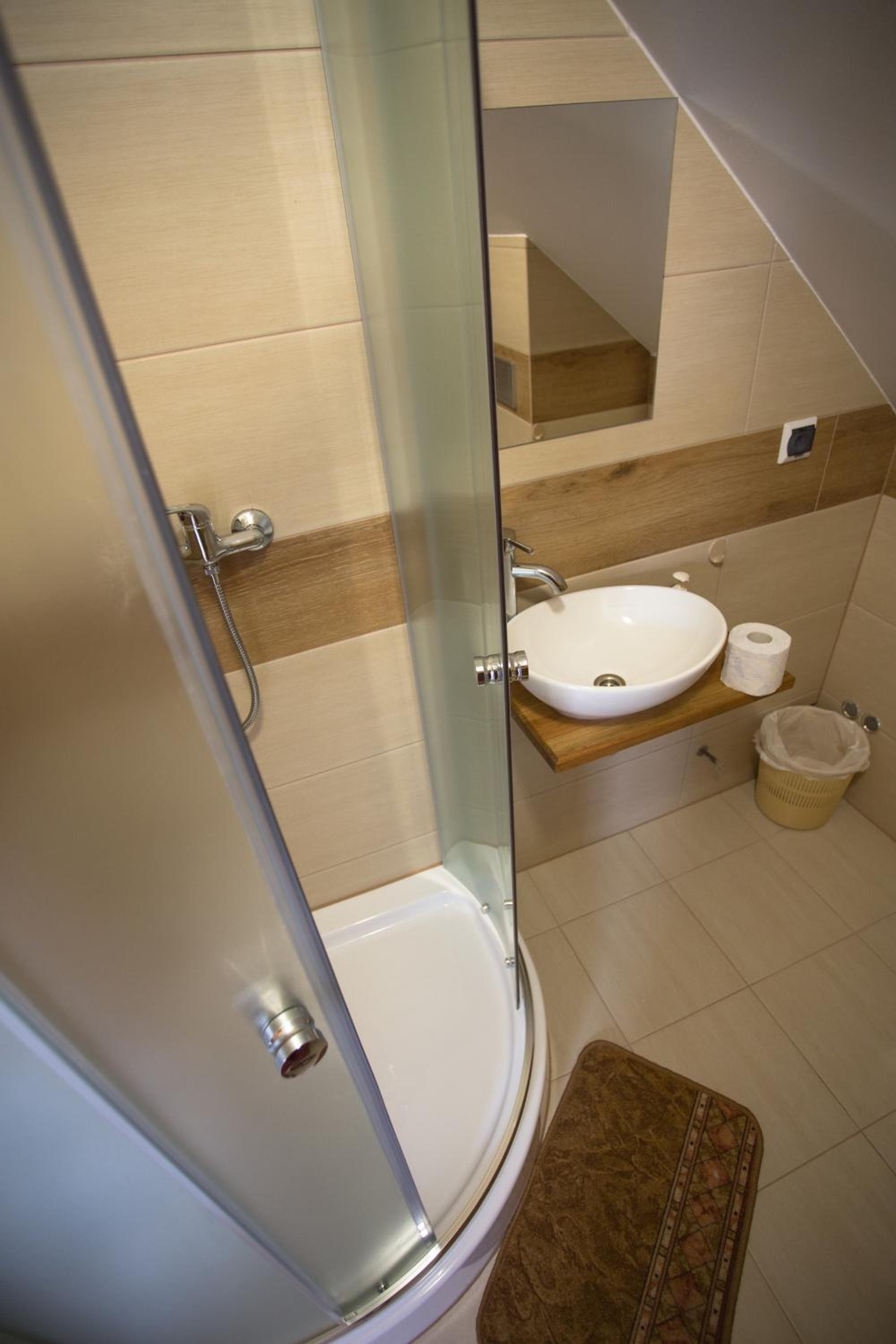 Triple Room with Private Bathroom photo 2