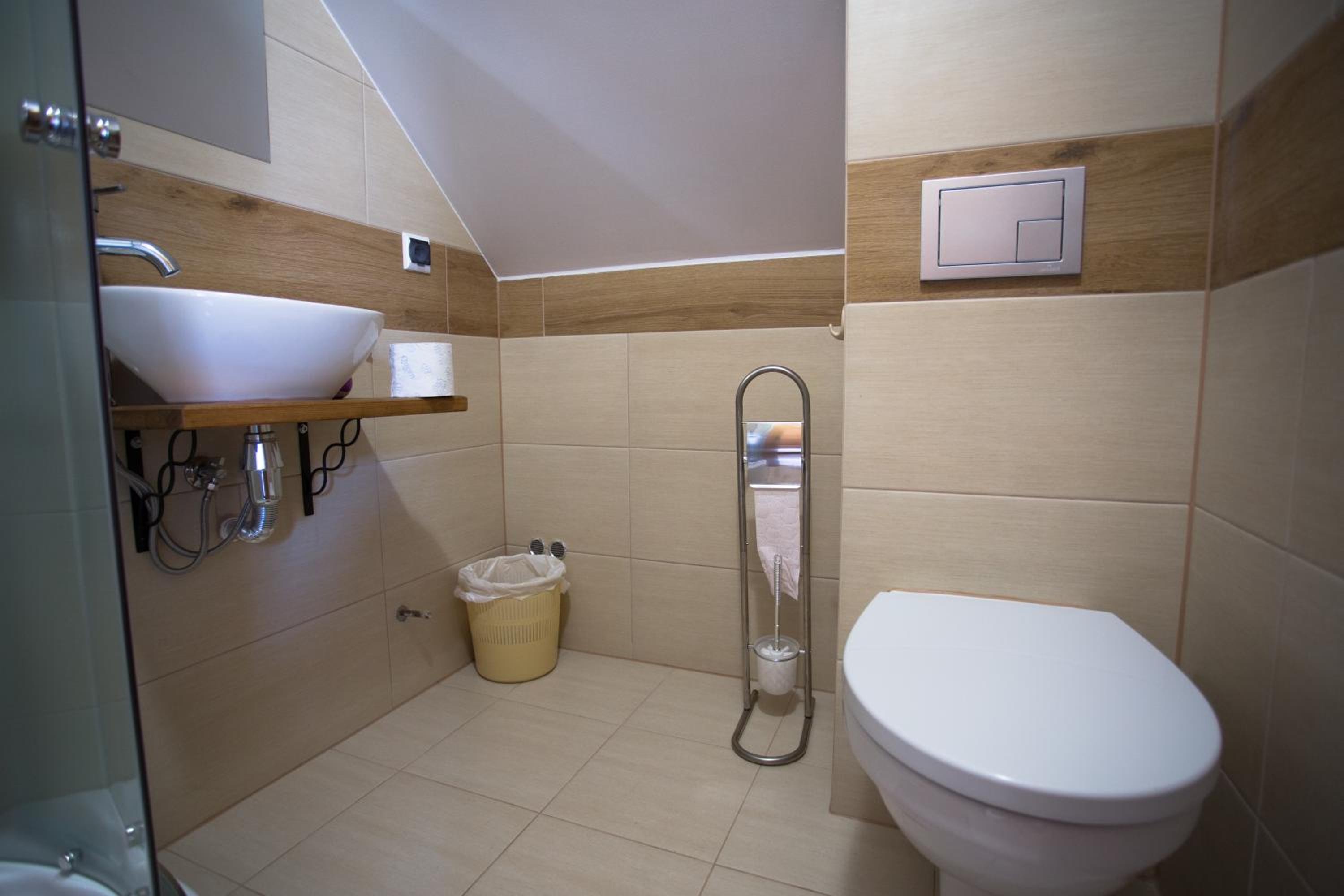 Quadruple Room with Private Bathroom photo 2
