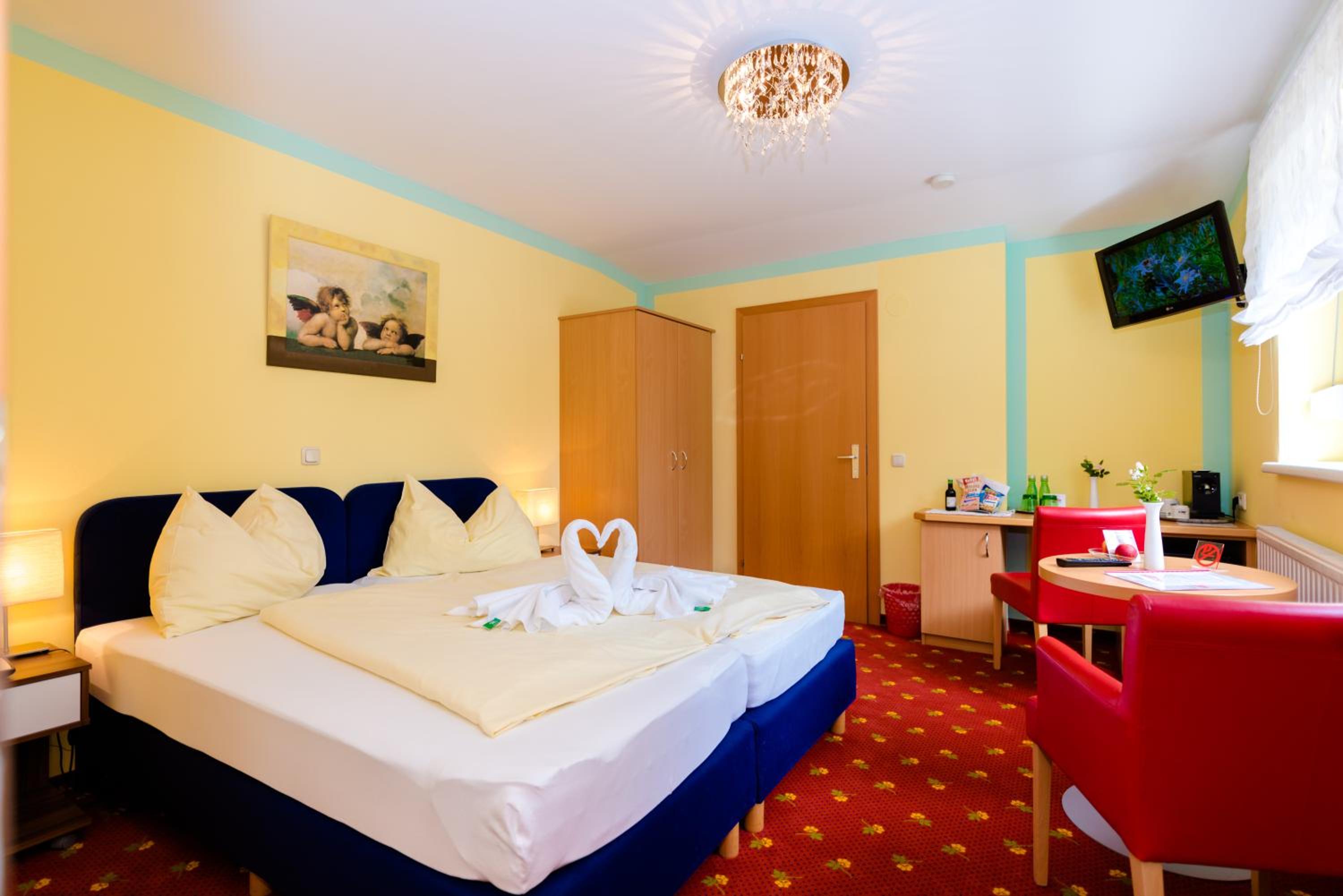 Double Room - Photo 12