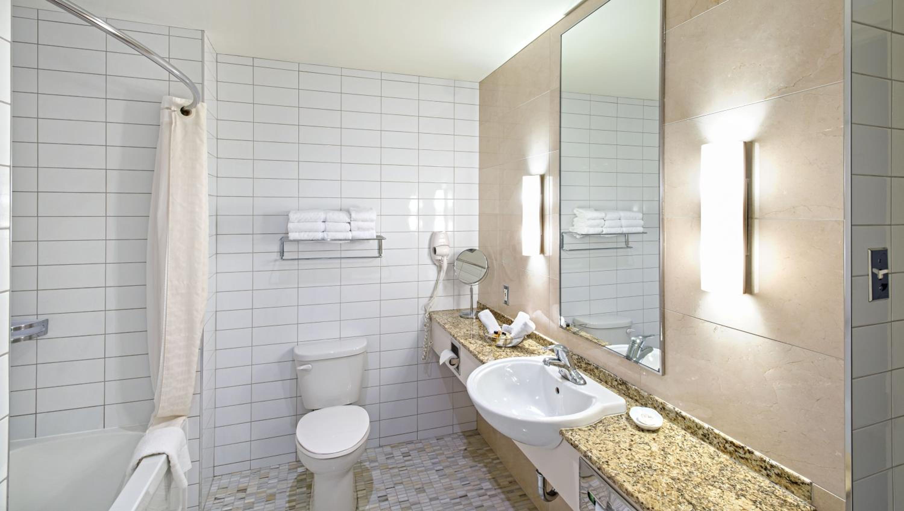 One-Bedroom King Suite - Photo 2