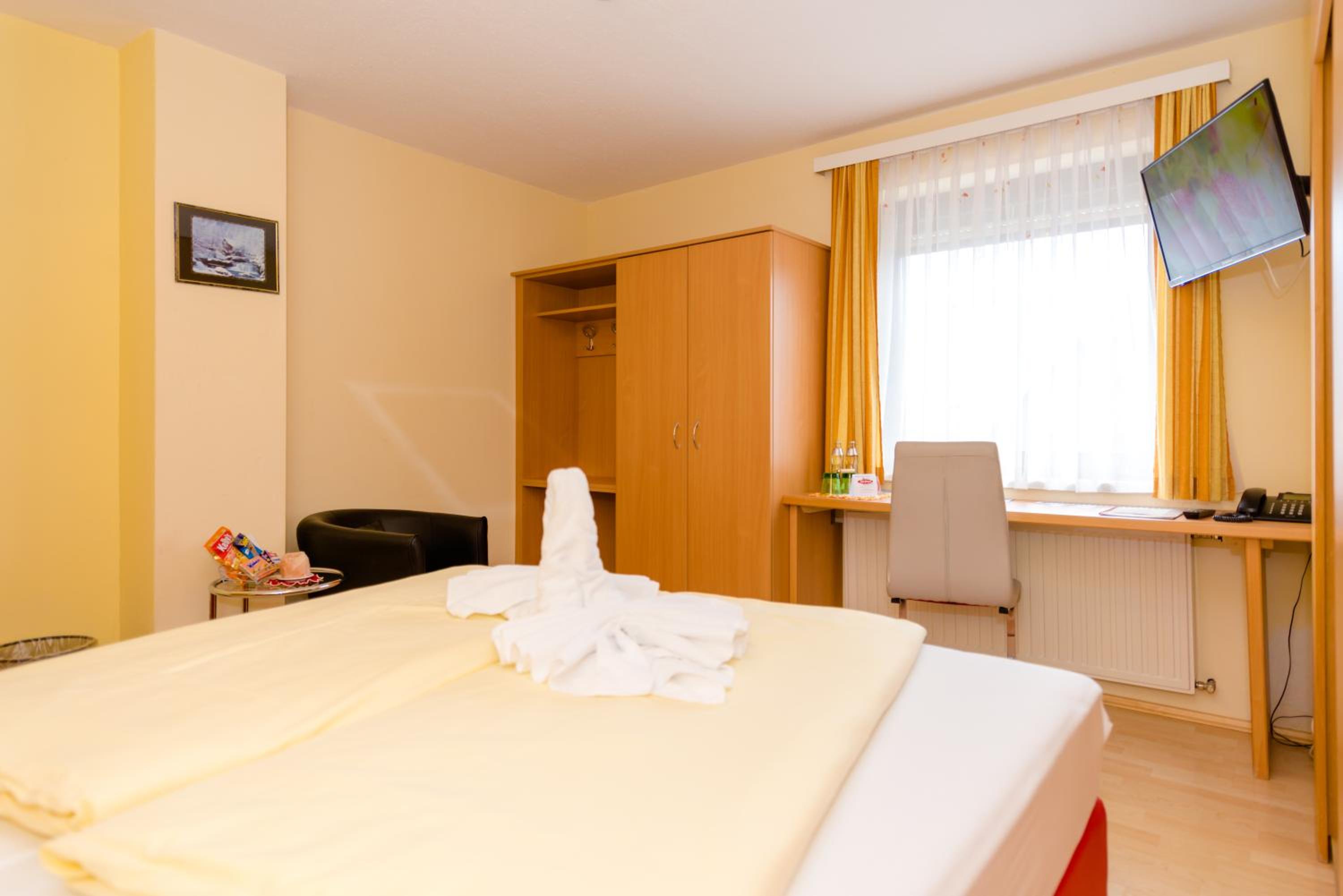 Double Room - Photo 11