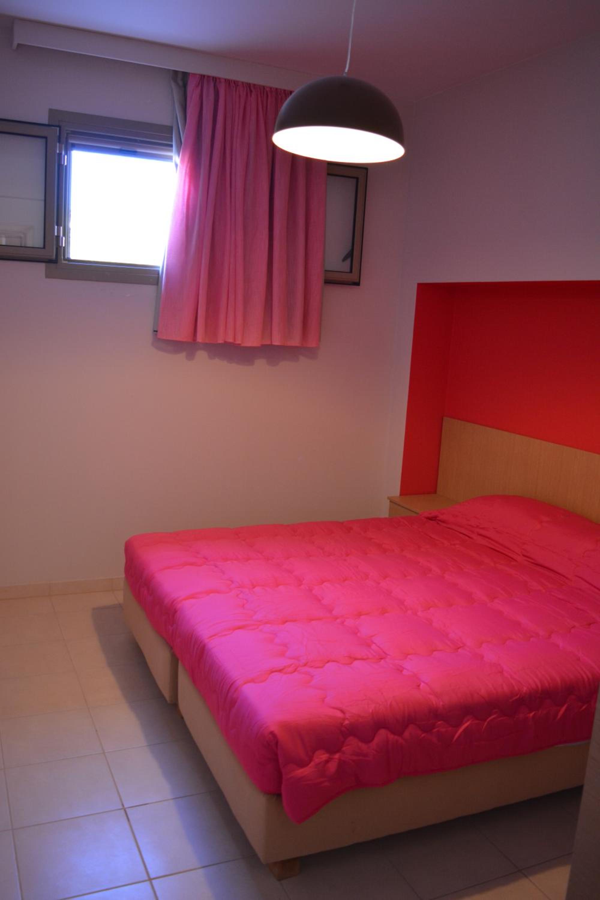 Two-Bedroom Apartment - Semi-Basement with windows but no balcony, photo 6