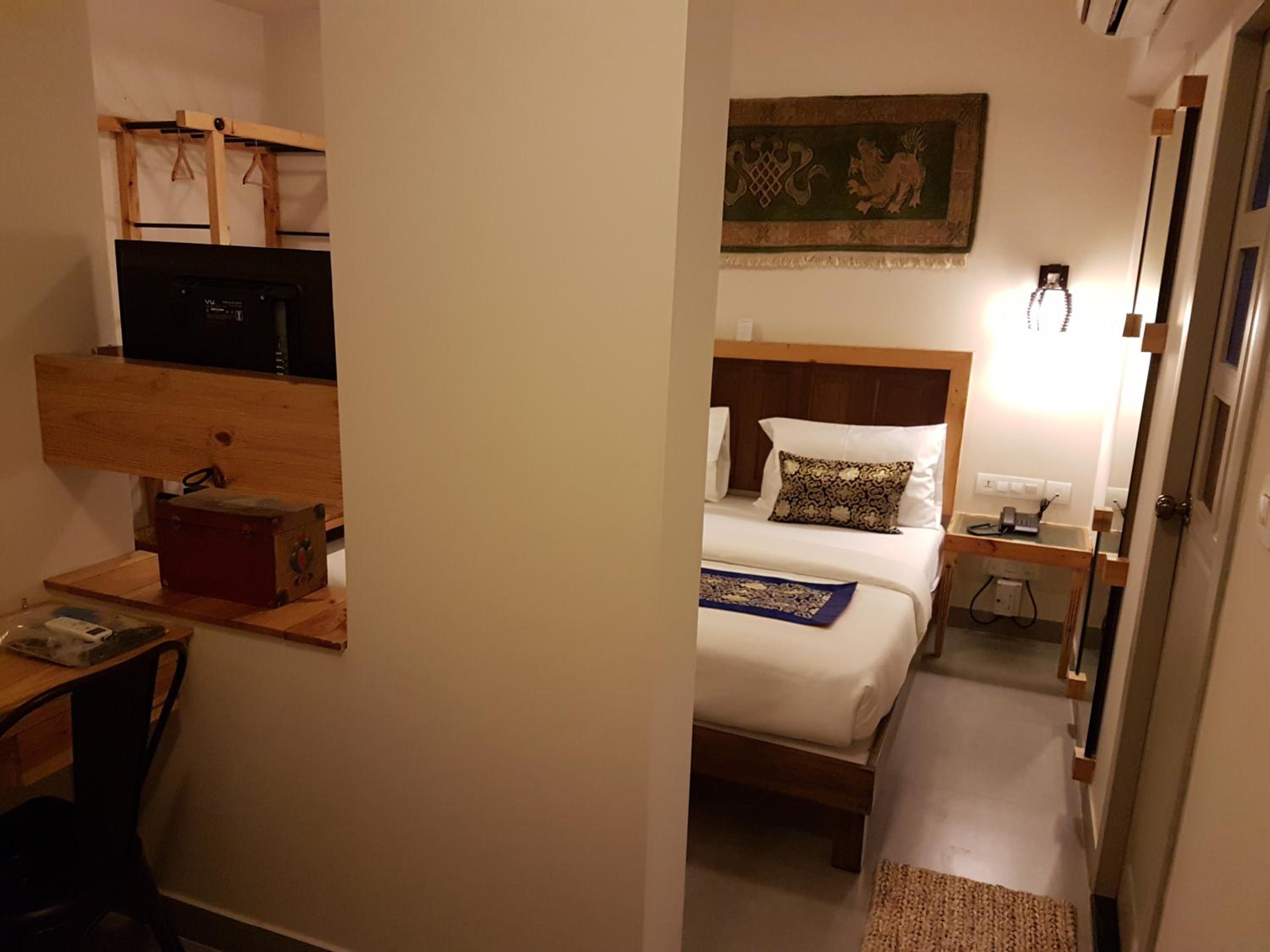 Deluxe Double Room (2 Adults + 1 Child)