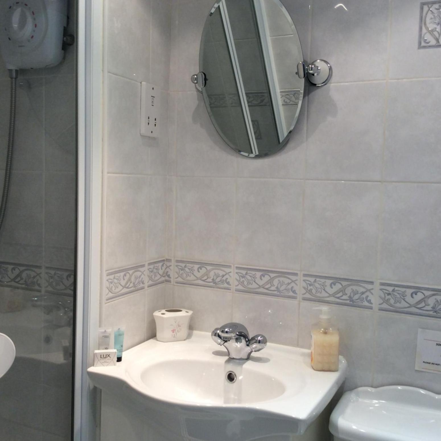 Triple Room with Shower - Photo 10