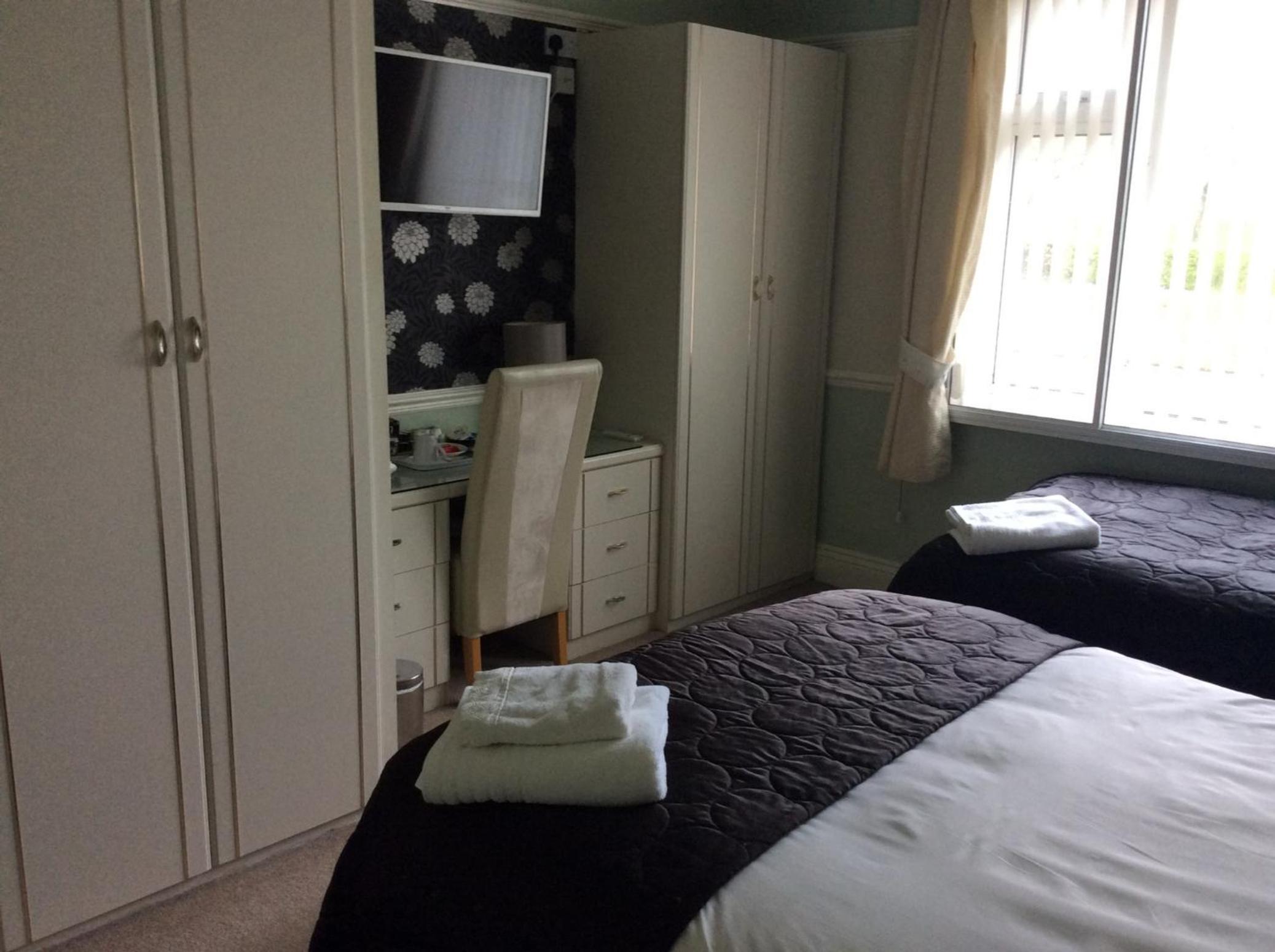 Triple Room with Shower - Photo 13