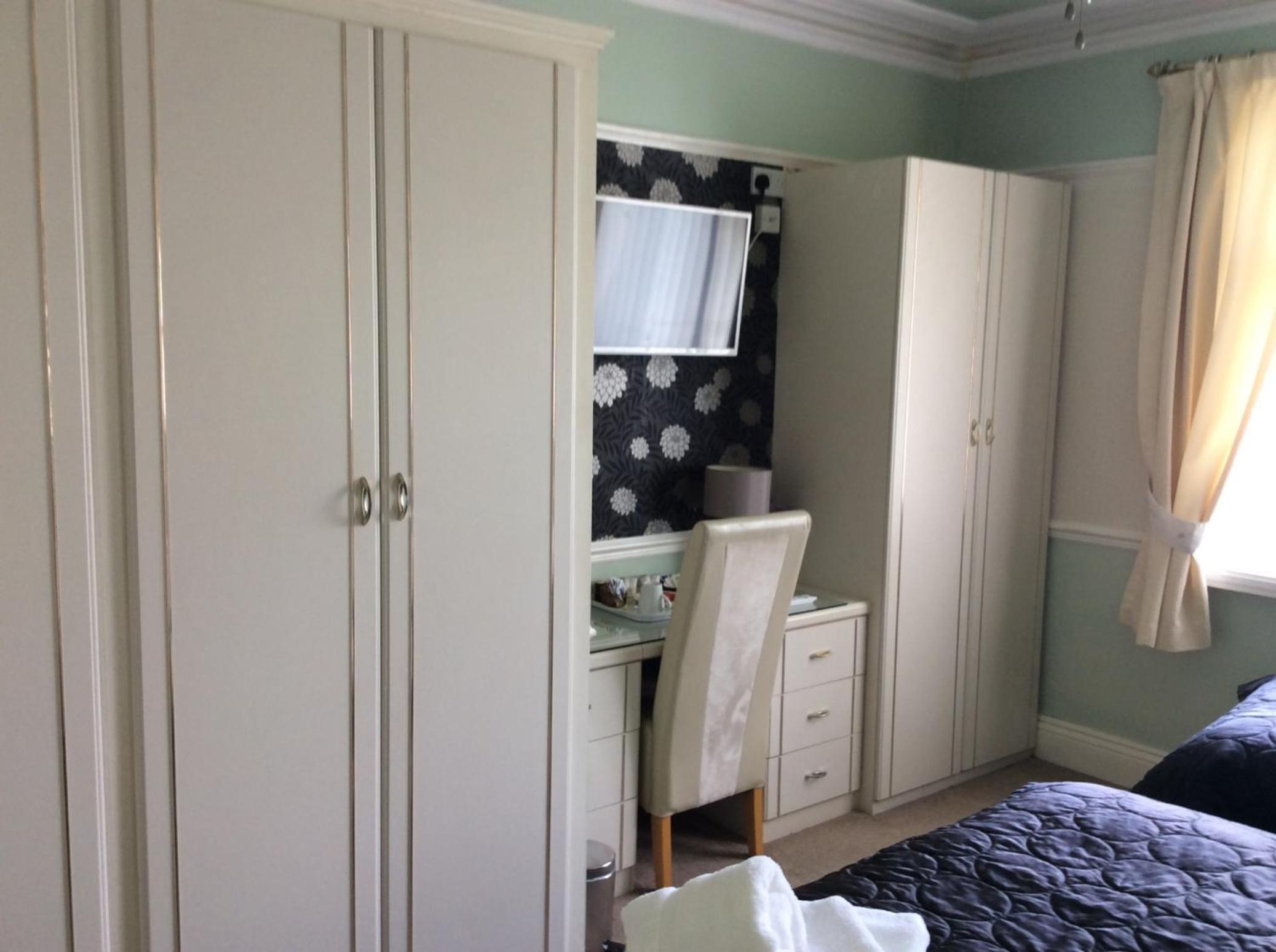 Triple Room with Shower - Photo 16