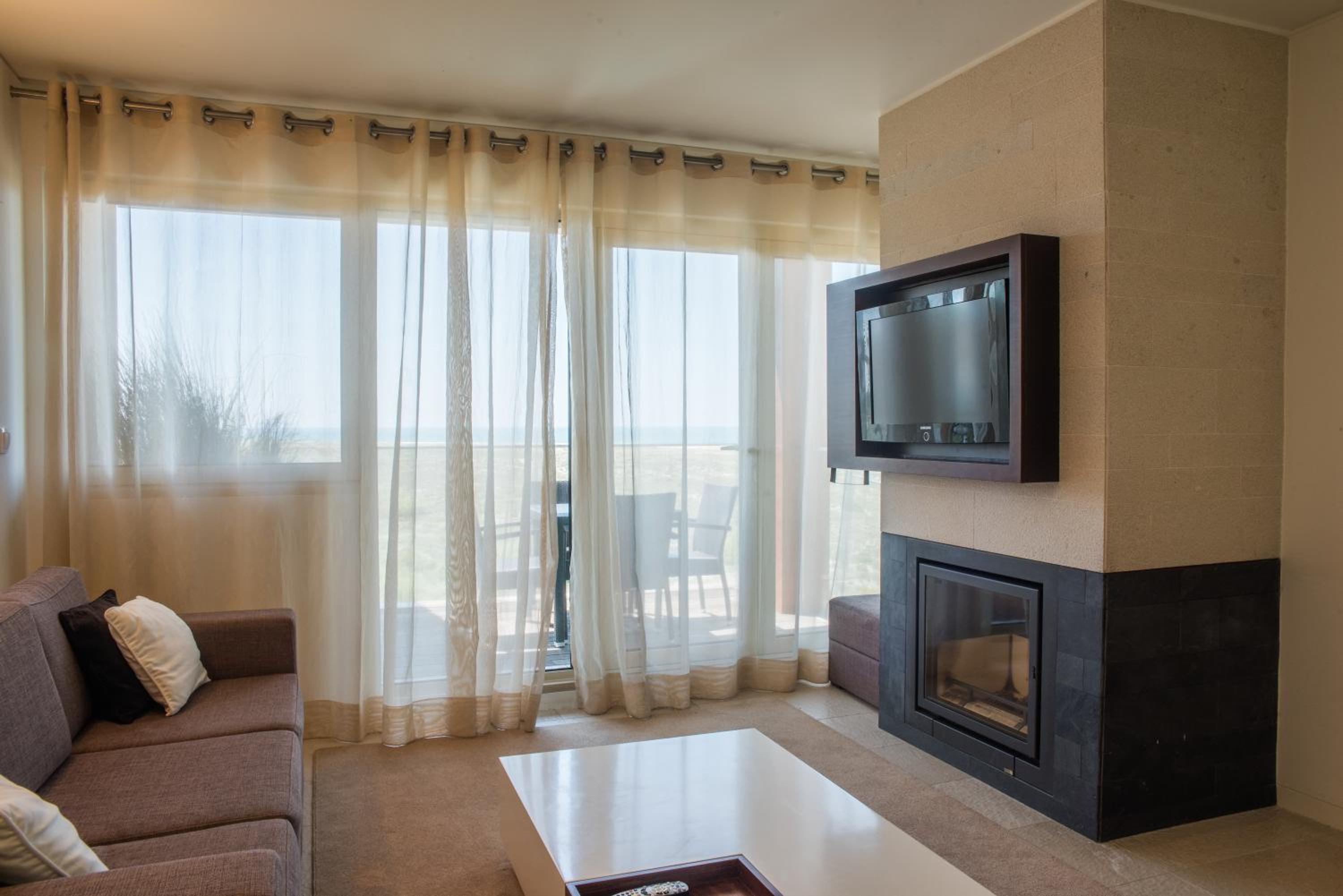 One-Bedroom Apartment with Sea View photo 3