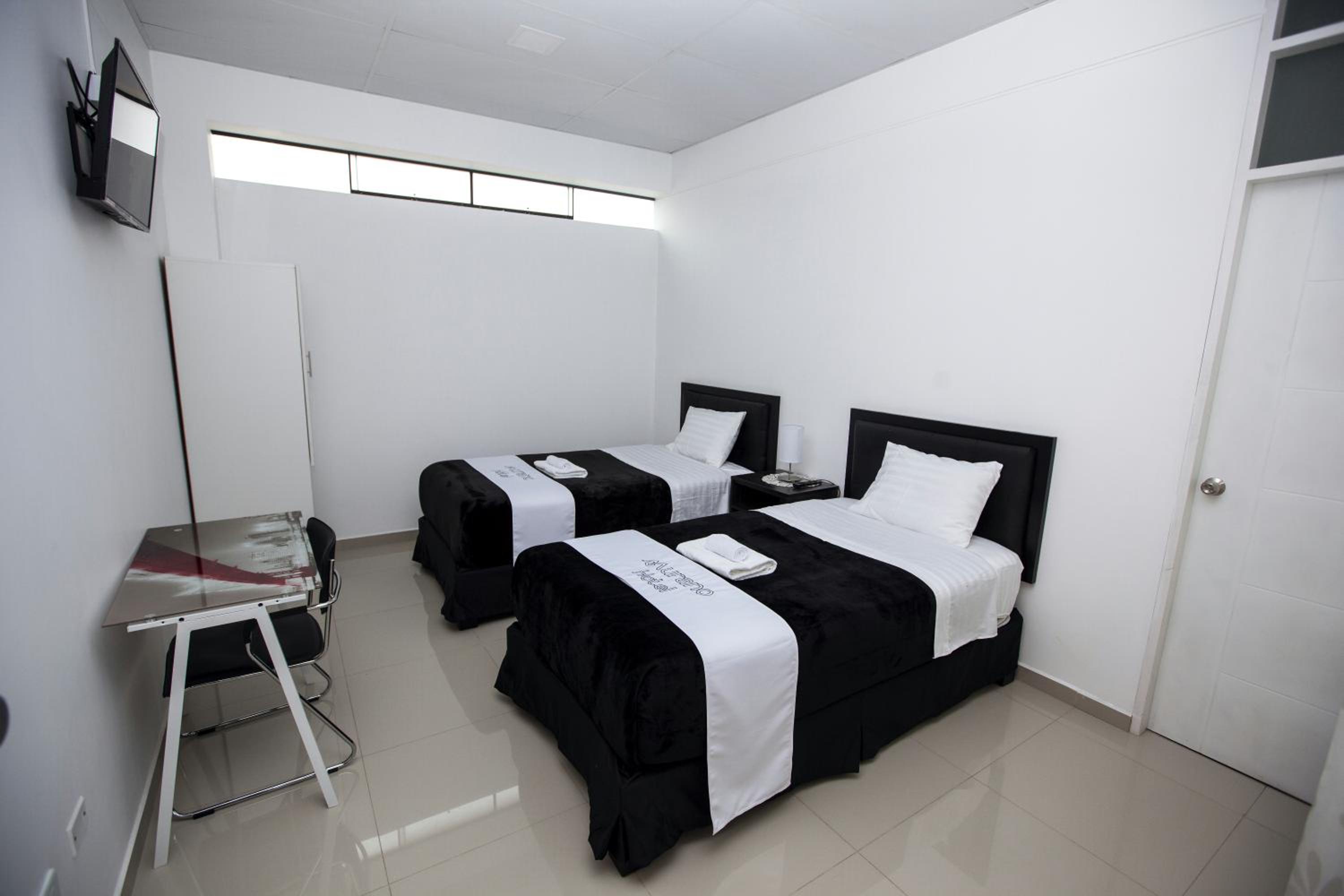 Twin Room with Private Bathroom photo 2
