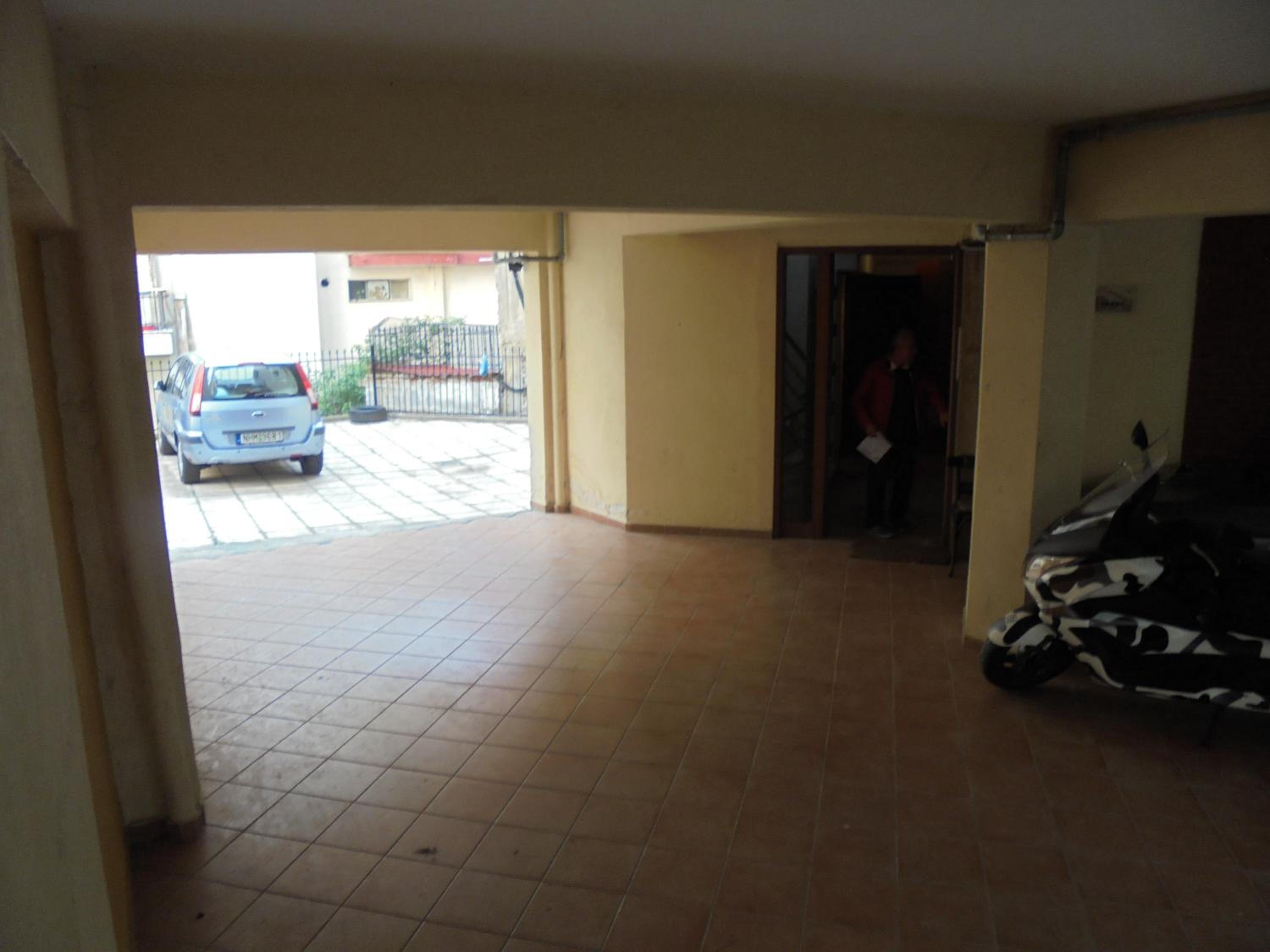 Studio Apartment - Photo 35