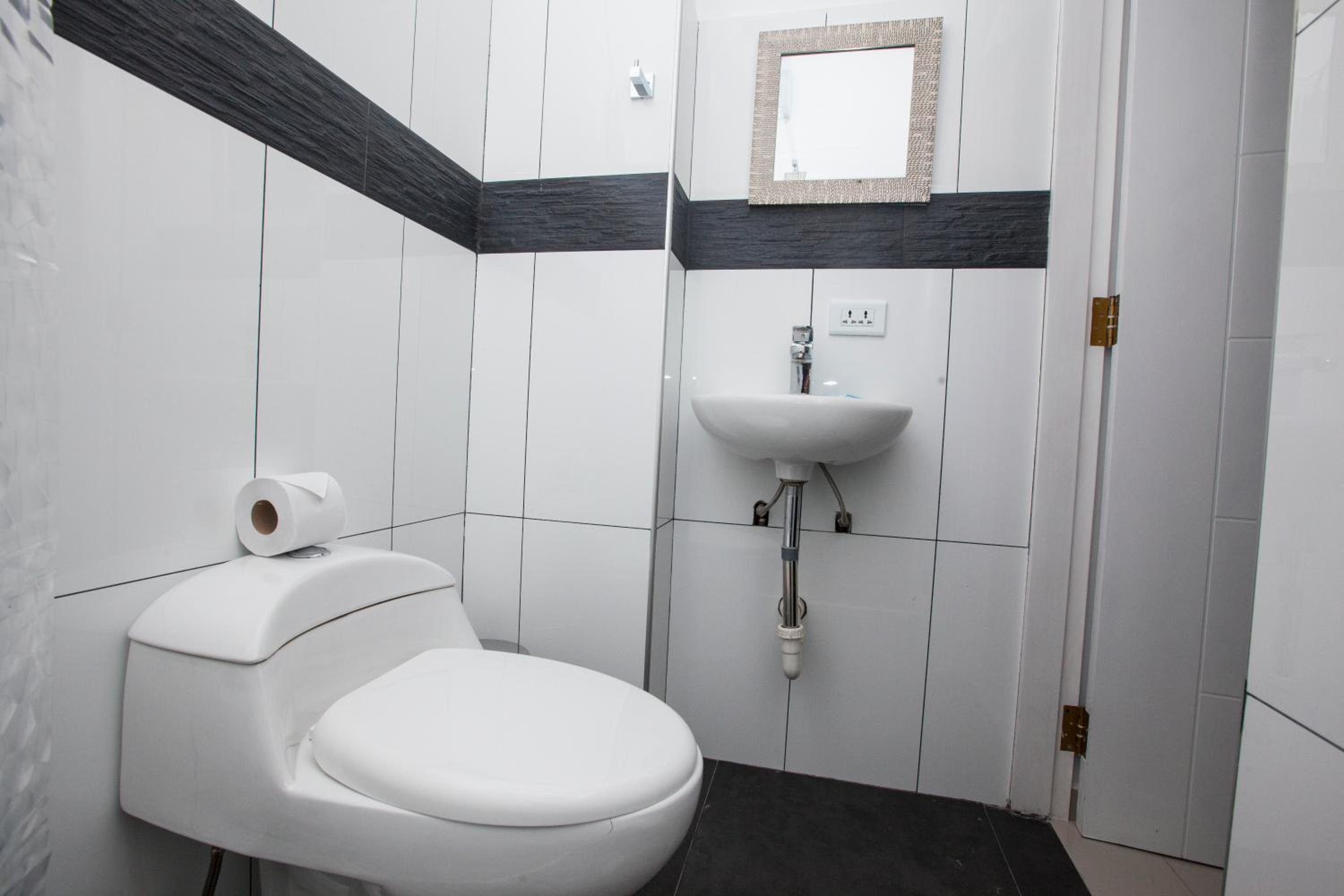 Twin Room with Private Bathroom photo 3