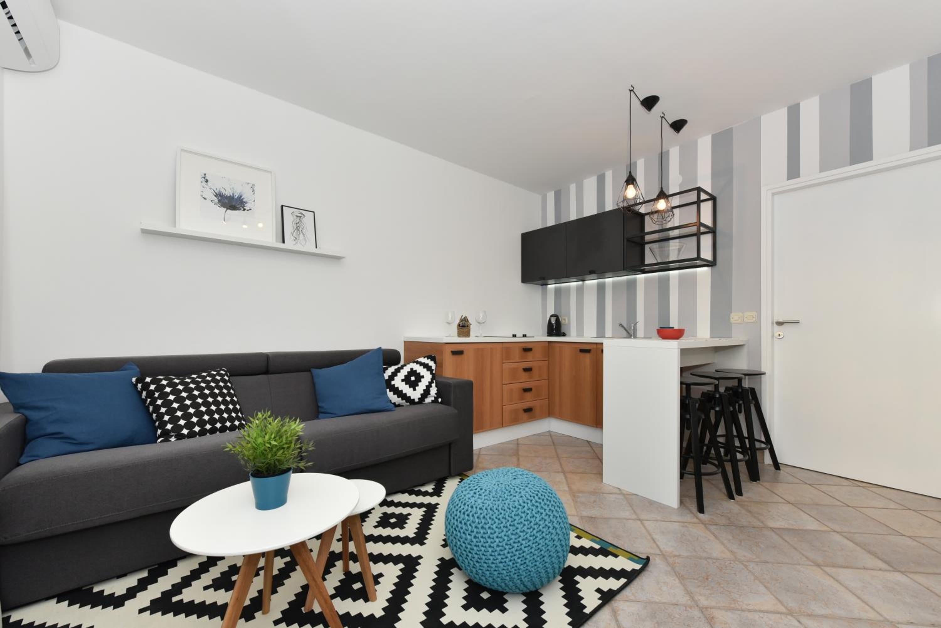 One-Bedroom Apartment photo 2
