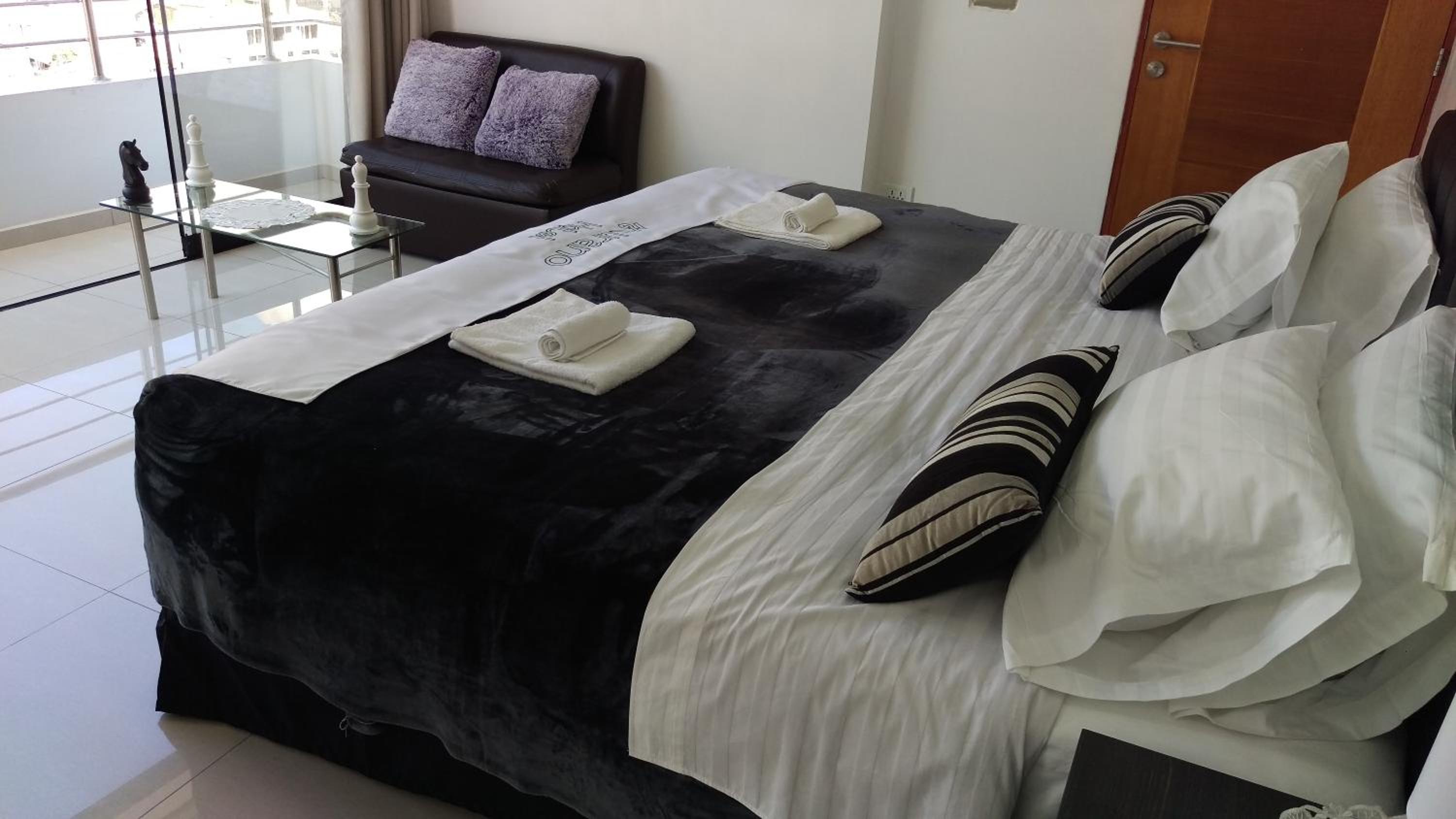 King Suite with Balcony photo 2