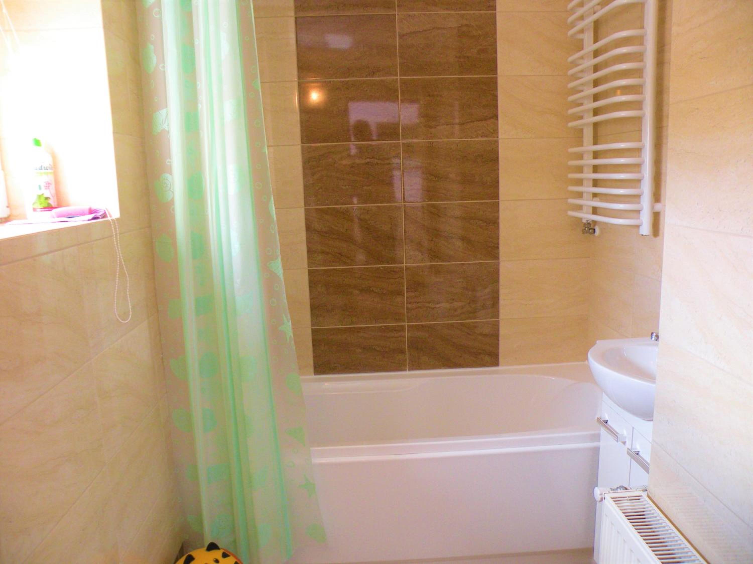 Double Room with Private Bathroom - Photo 19