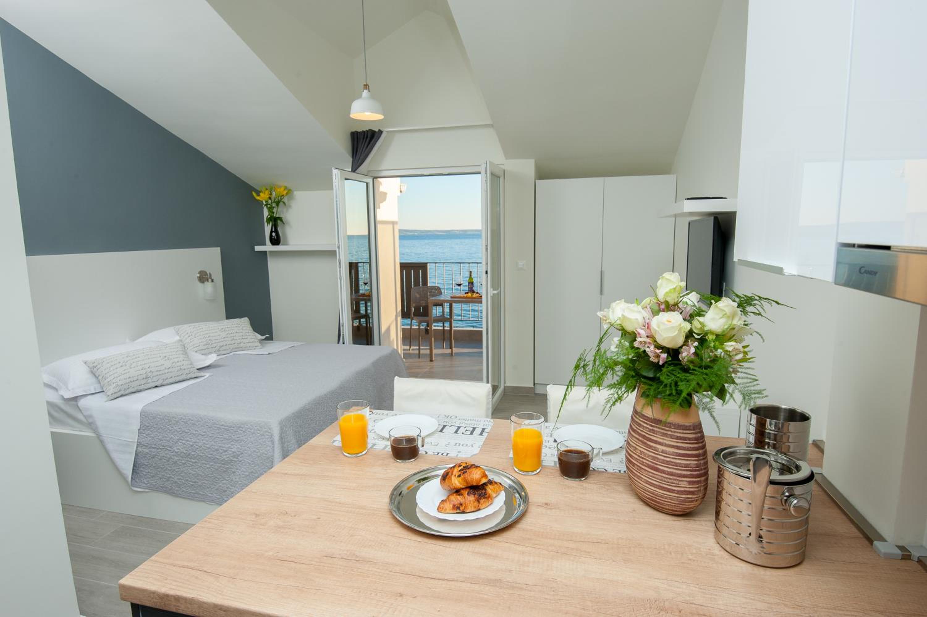 Studio Apartment with Sea View photo 1